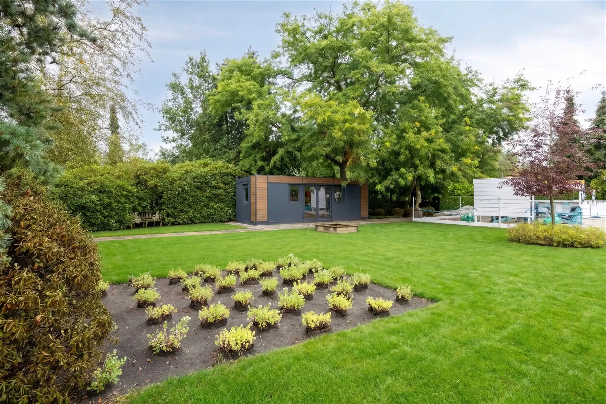 Knappe duo-villa op 8.843 m² in villawijk aan NL-grens. foto 65
