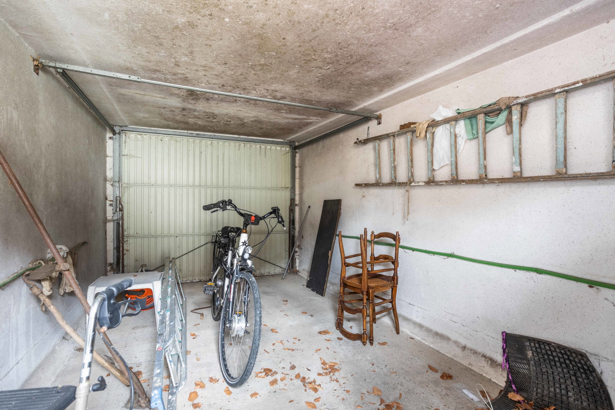 Te renoveren/op te frissen stadswoning met garage foto 16