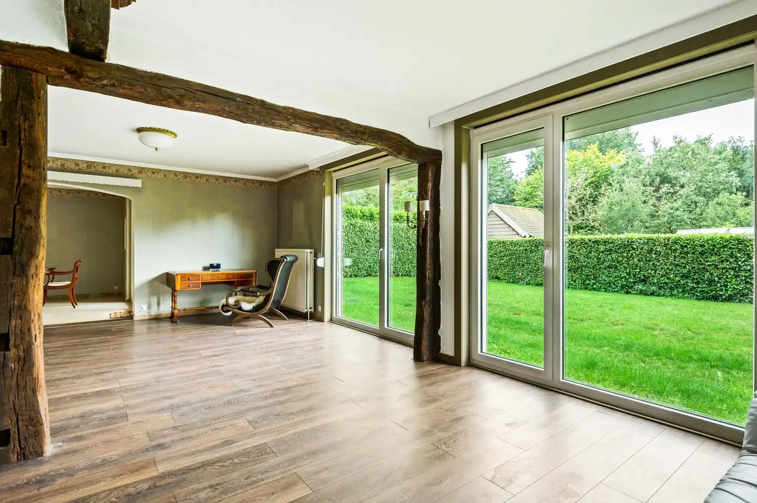 Charmante gezinswoning met 4 slaapkamers, dubbele oprit en zonnige tuin in Wijnegem foto 8