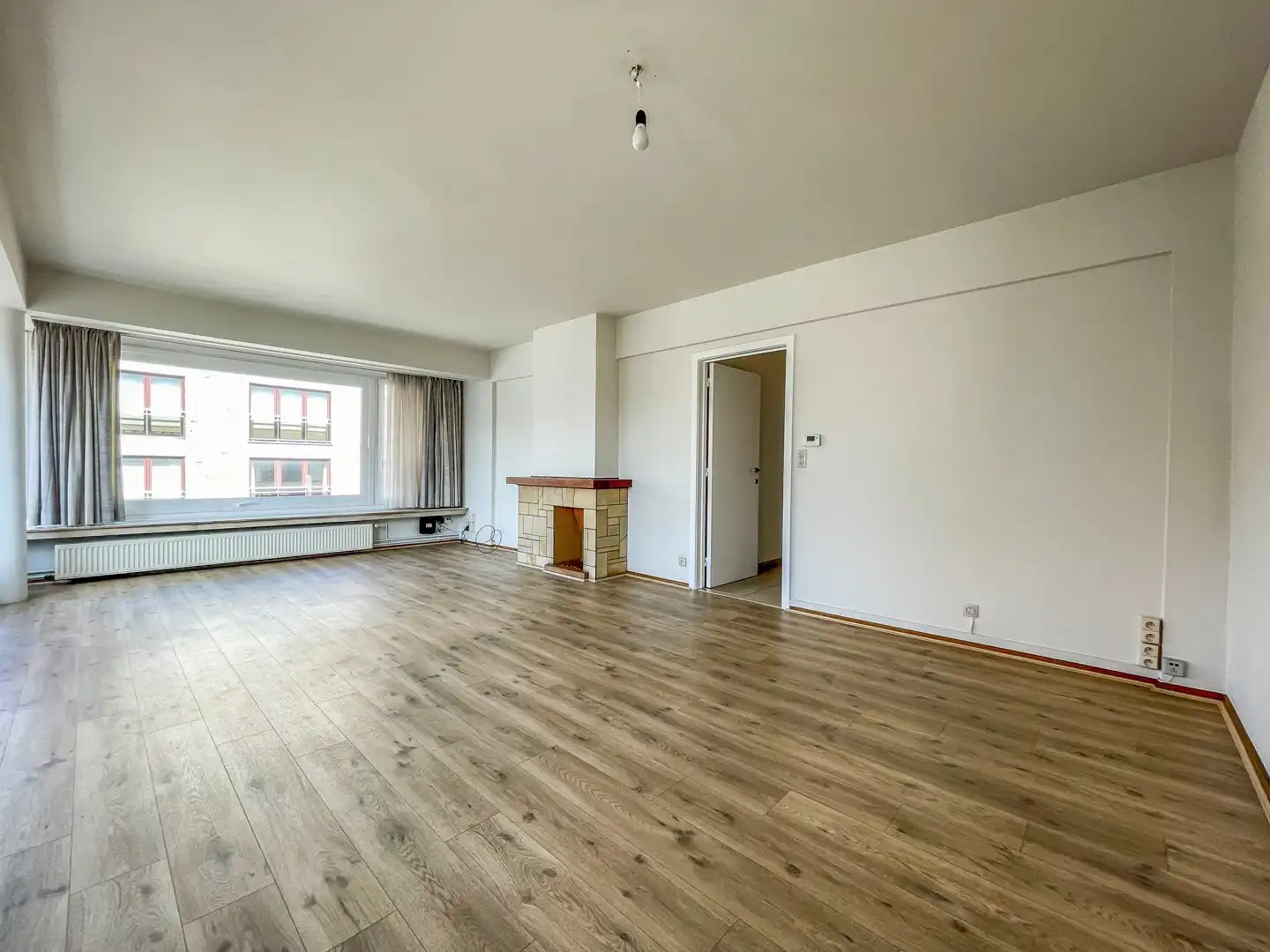 Recent gerenoveerd, lichtvol hoekappartement. Riant zicht op Lippenslaan en Kopsdreef. Mogelijkheid tot aankoop garage op gelijkvloers.  foto 5