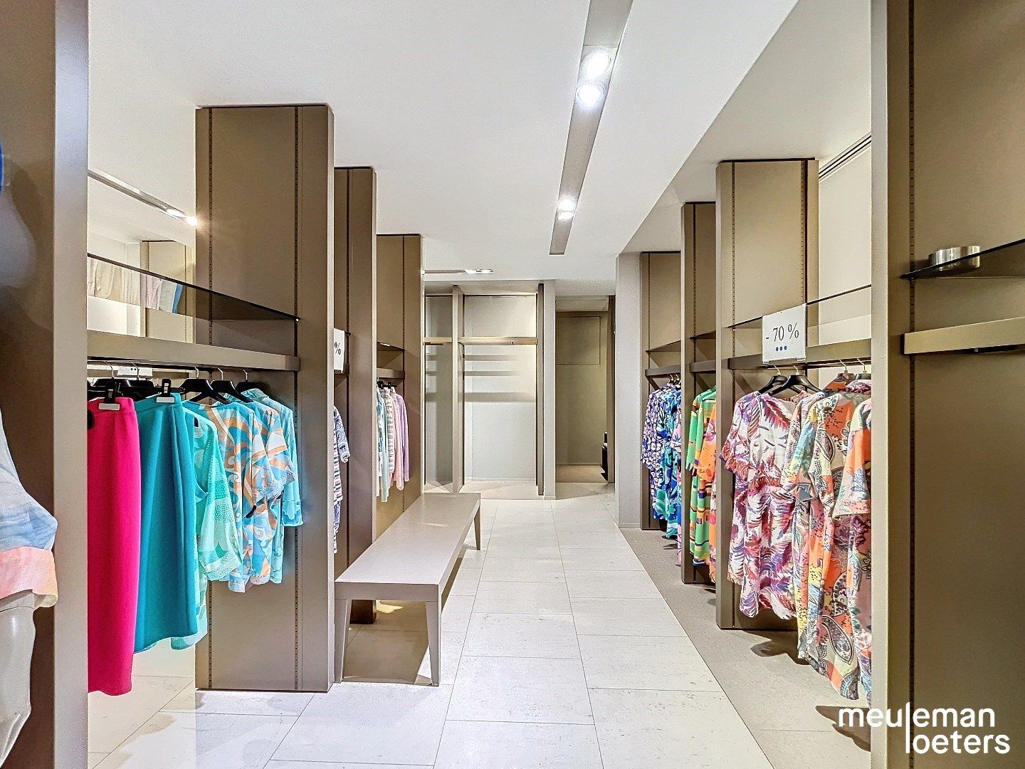 Unieke winkelruimte in het commercieel centrum foto 3