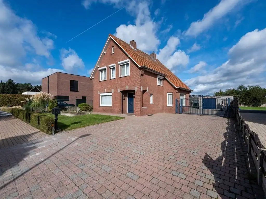 Hoofdfoto van de publicatie: Verzorgde vrijstaande woning, grotendeels gerenoveerd
