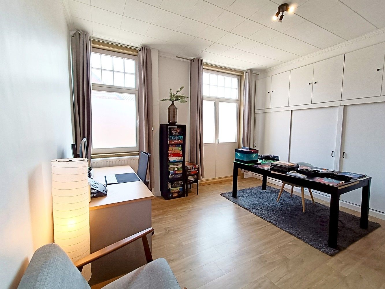Vooraan Assebroek, vlakbij het Station TOTAAL RECENT GERENOVEERD RUIM ENERGIEZUINIG BURGERSHUIS met 5 SLAAPKAMERS en ZUID-gerichte TUIN foto 10