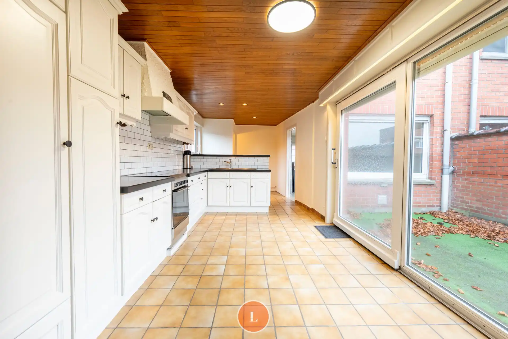 Op te frissen gezinswoning met 3 slaapkamers, tuin en garage. foto 5