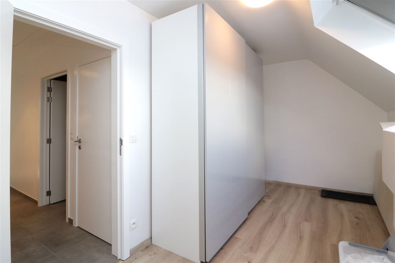 Duplex met 2 slpk., zuidterras en autostplts op rustige locatie foto 20