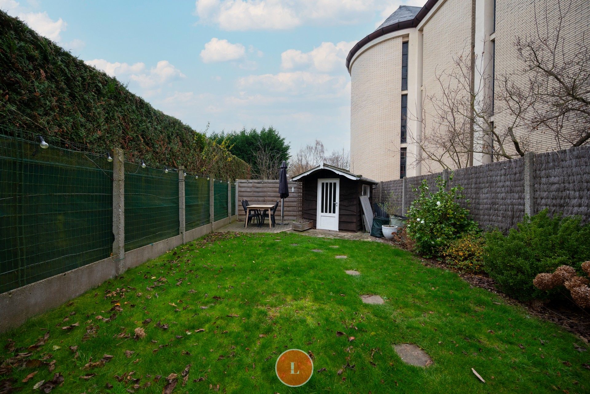 Goed onderhouden halfopen woning met stadstuin foto 6