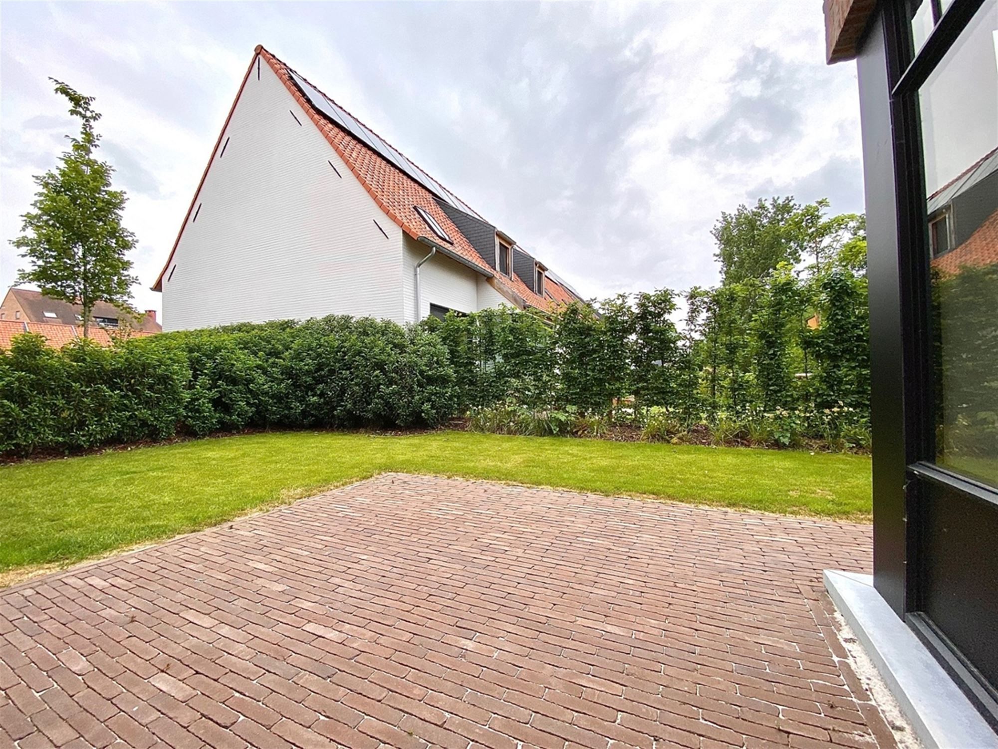 Charmante halfopen DORPSWONING met 3 SLAAPKAMERS, GARAGE, TUIN & ZONNIG TERRAS foto 6