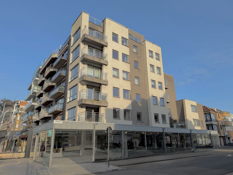 Charmant duplex-appartement met mooie, ruimte terrassen in hartje Koksijde-Bad! foto {{pictureIndex}}