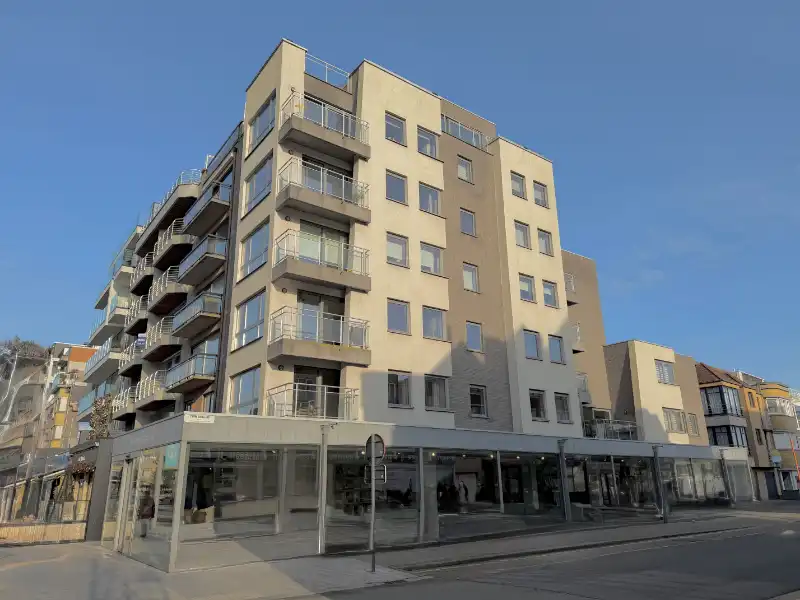 Charmant duplex-appartement met mooie, ruimte terrassen in hartje Koksijde-Bad! foto {{pictureIndex}}