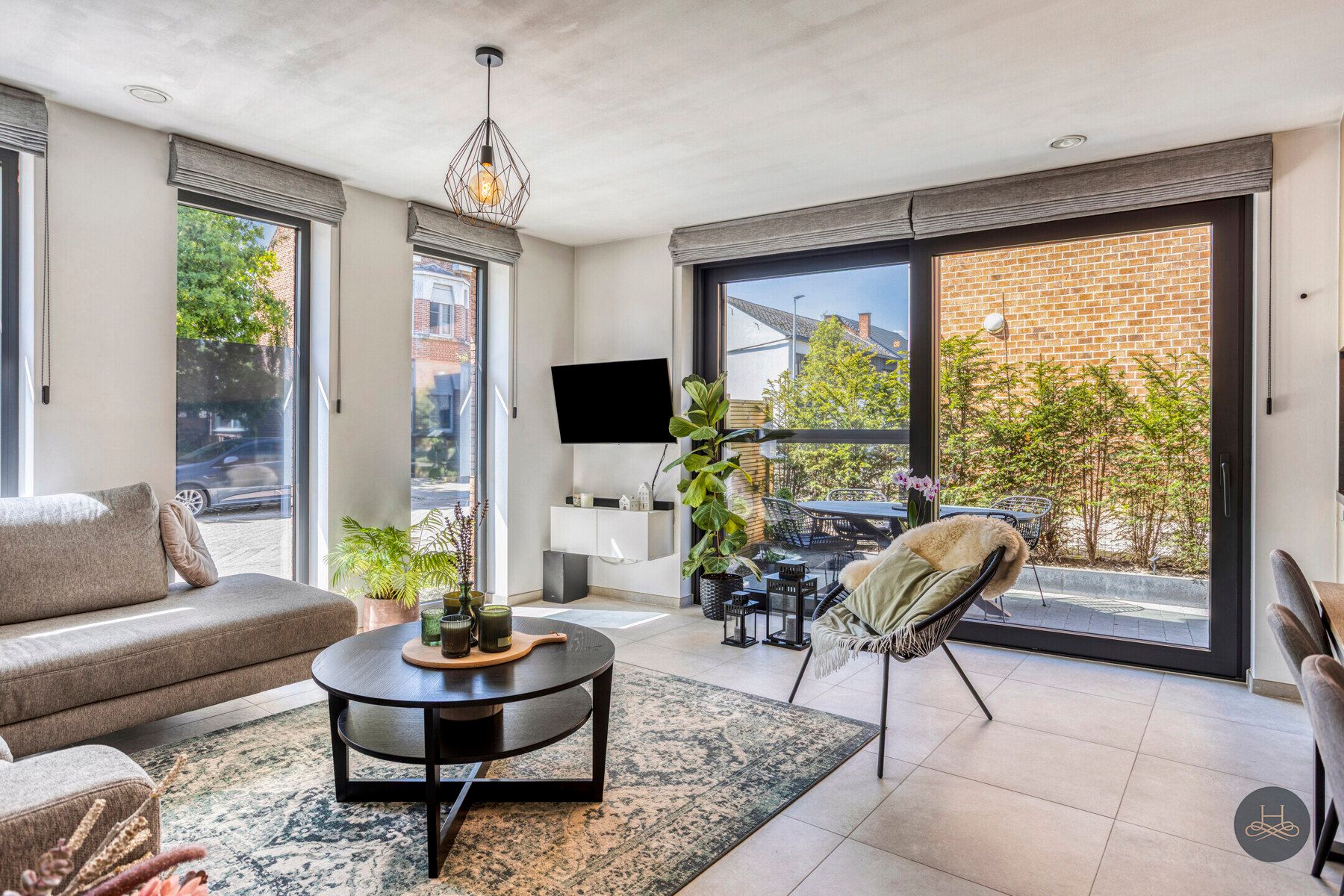 Lichtrijk, recent gelijkvloers appartement met toffe tuin foto 10