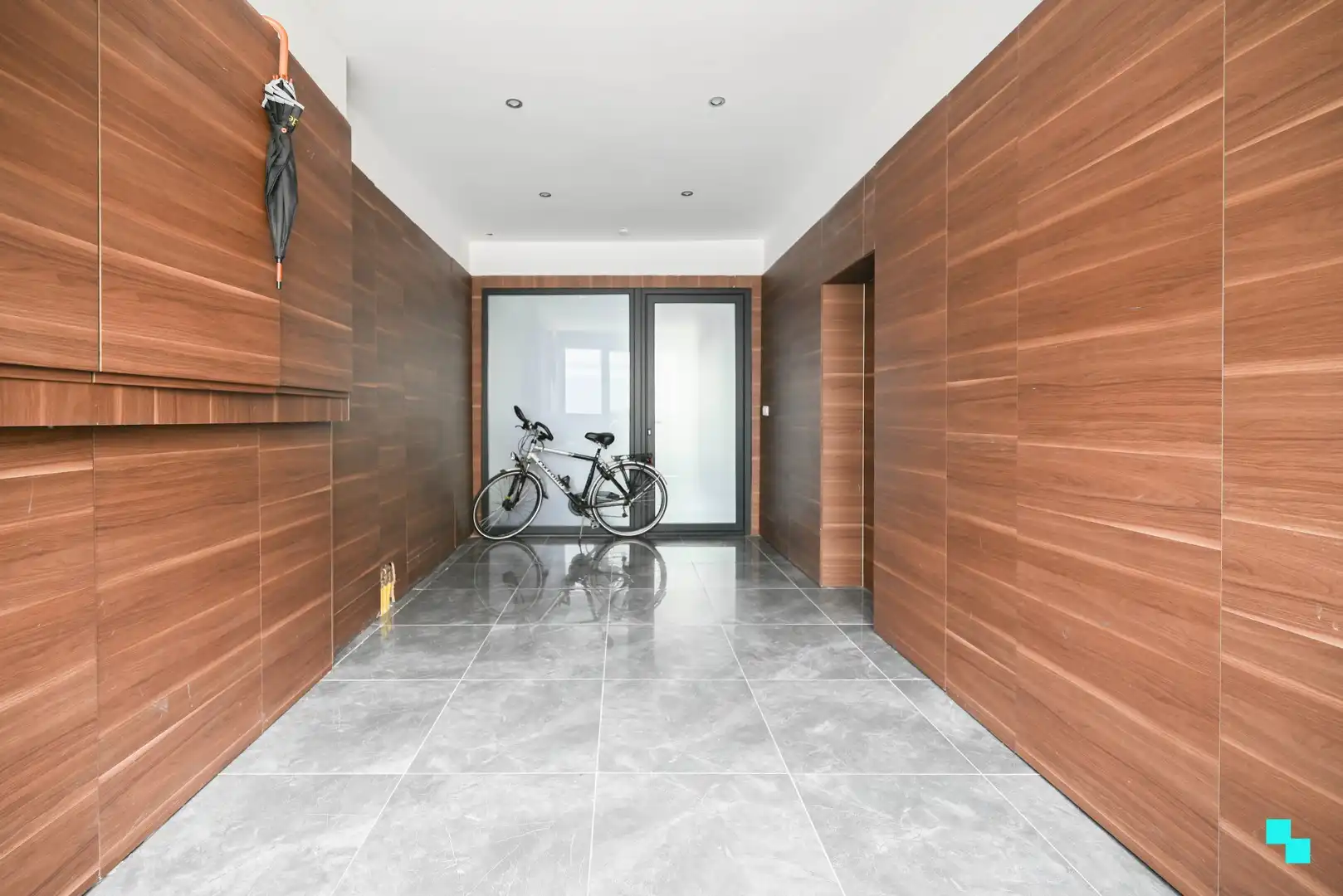 Ruime woning nabij centrum Bissegem foto 3