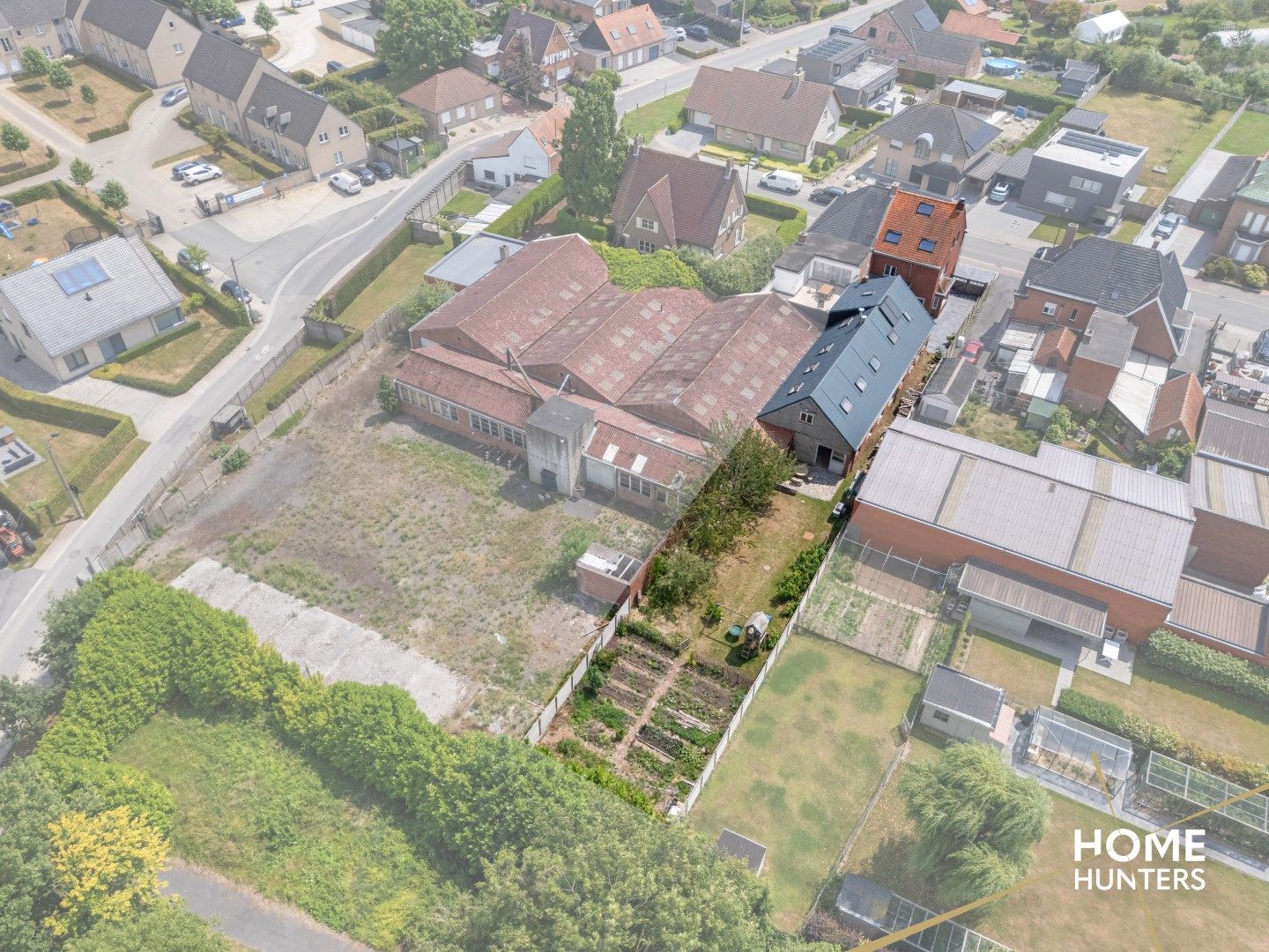 Instapklare gezinswoning met groot bijgebouw in Lichtervelde foto 27