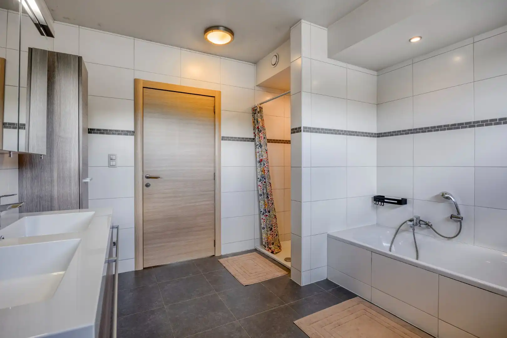 Ruime instapklare woning met 3 slpks op een perceel van 1.251 m² met prachtig uitzicht op achterliggend groen !  foto 18