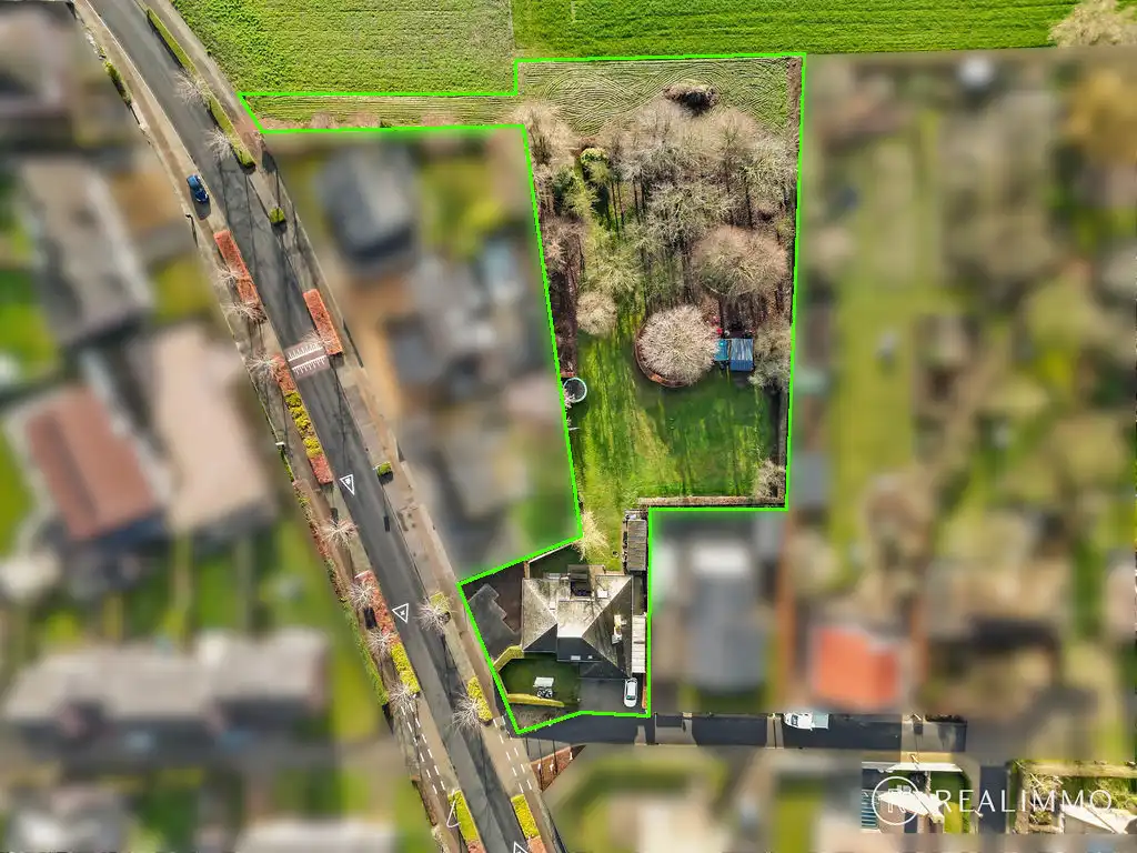 Ruime villa op 3168m² foto {{pictureIndex}}