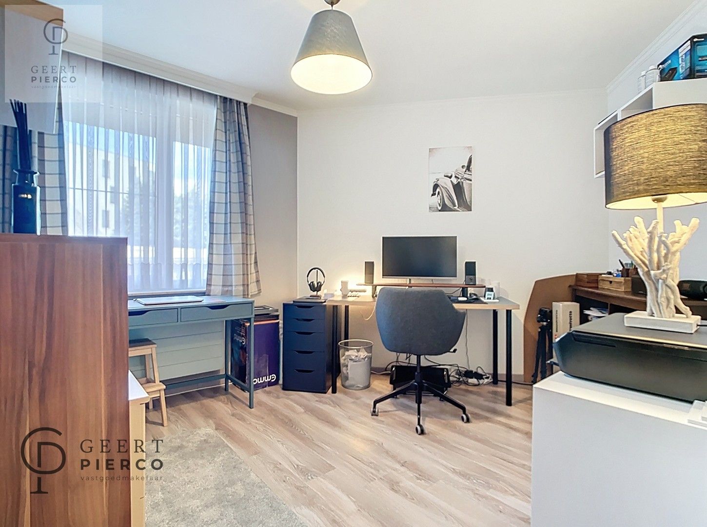 Gerenoveerd tweeslaapkamer appartement met autostaanplaats vlakbij stadscentrum. foto 13