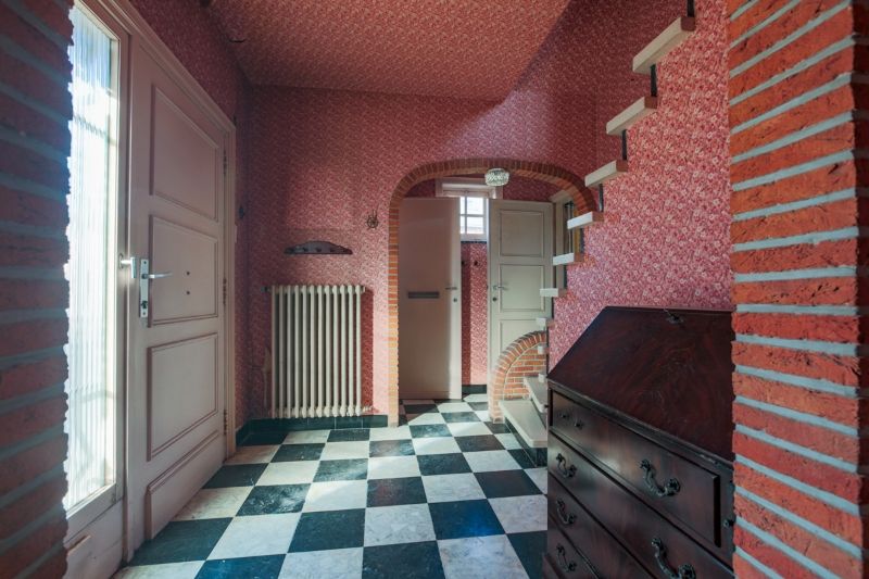 Centraal gelegen, te renoveren, ruime halfopen bebouwing met 7 slaapkamers. Tuin kijkt uit op open ruimte... foto 6