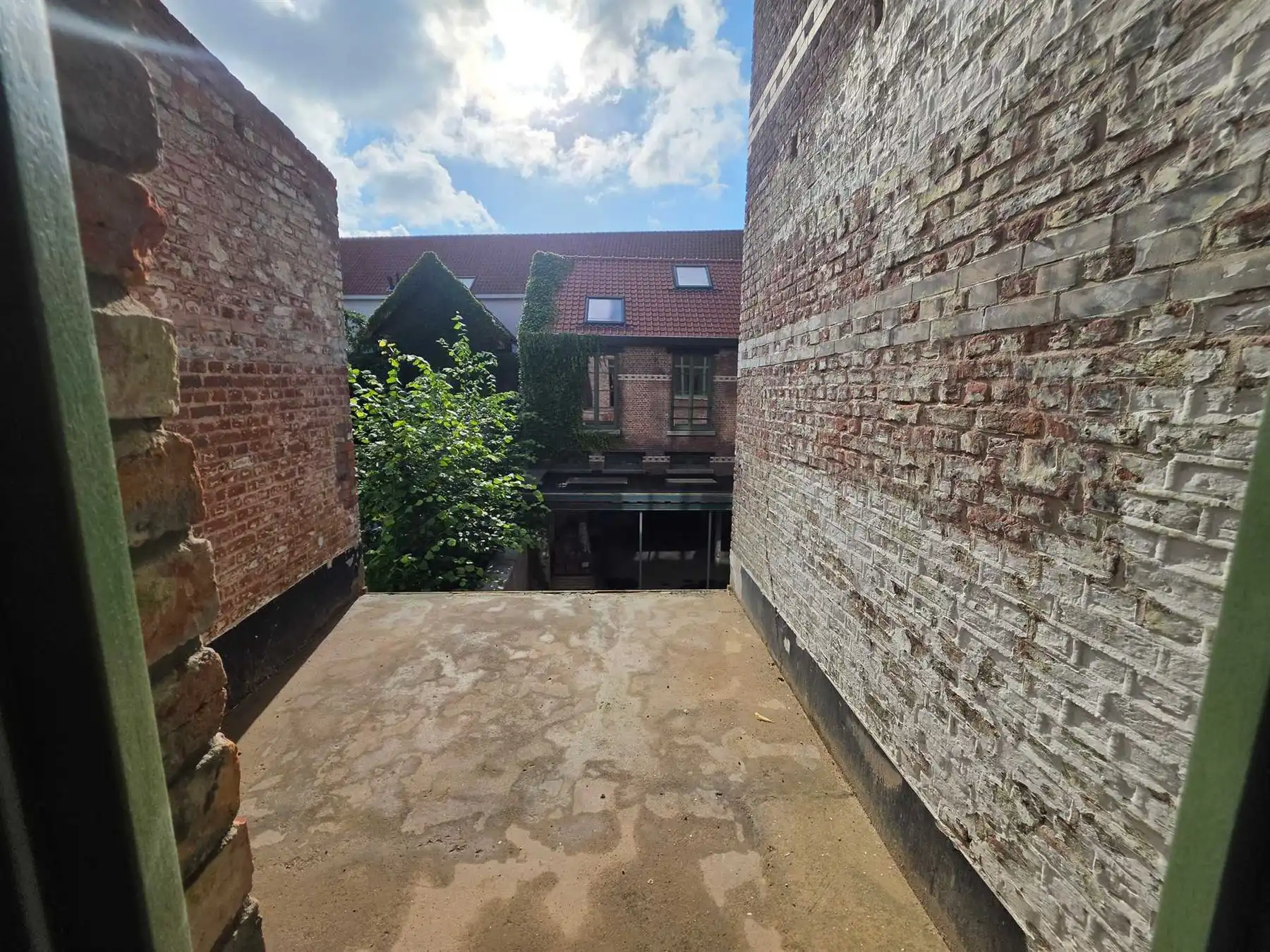 Volledig gerenoveerd appartement met 1 slaapkamer, balkon en terras nabij Zurenborg foto 9