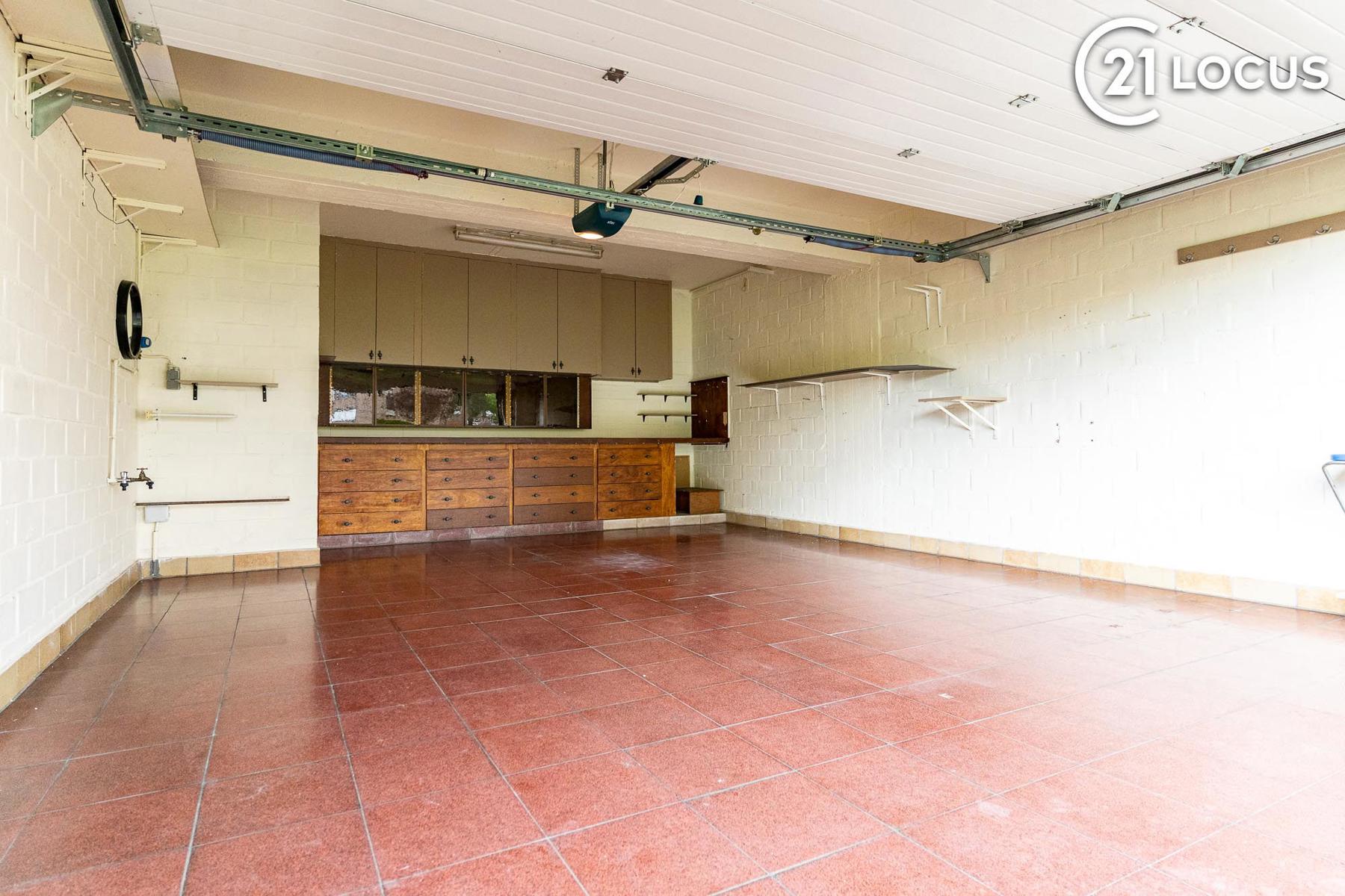 Zeer ruim appartement (132m²) met dubbele garage te huur ! foto 17