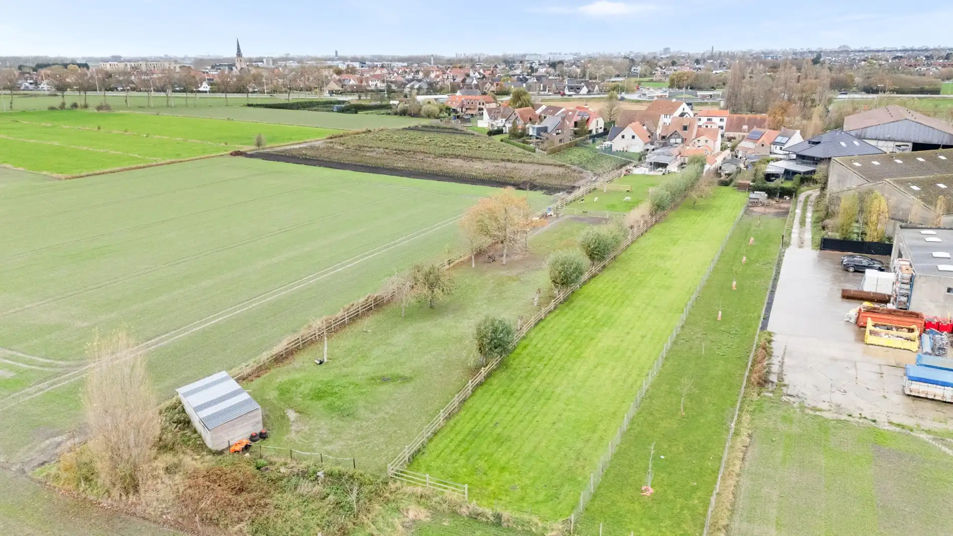 Uiterst charmante halfopen bebouwing met weidse zichten op een perceel van 2012m²  foto 2