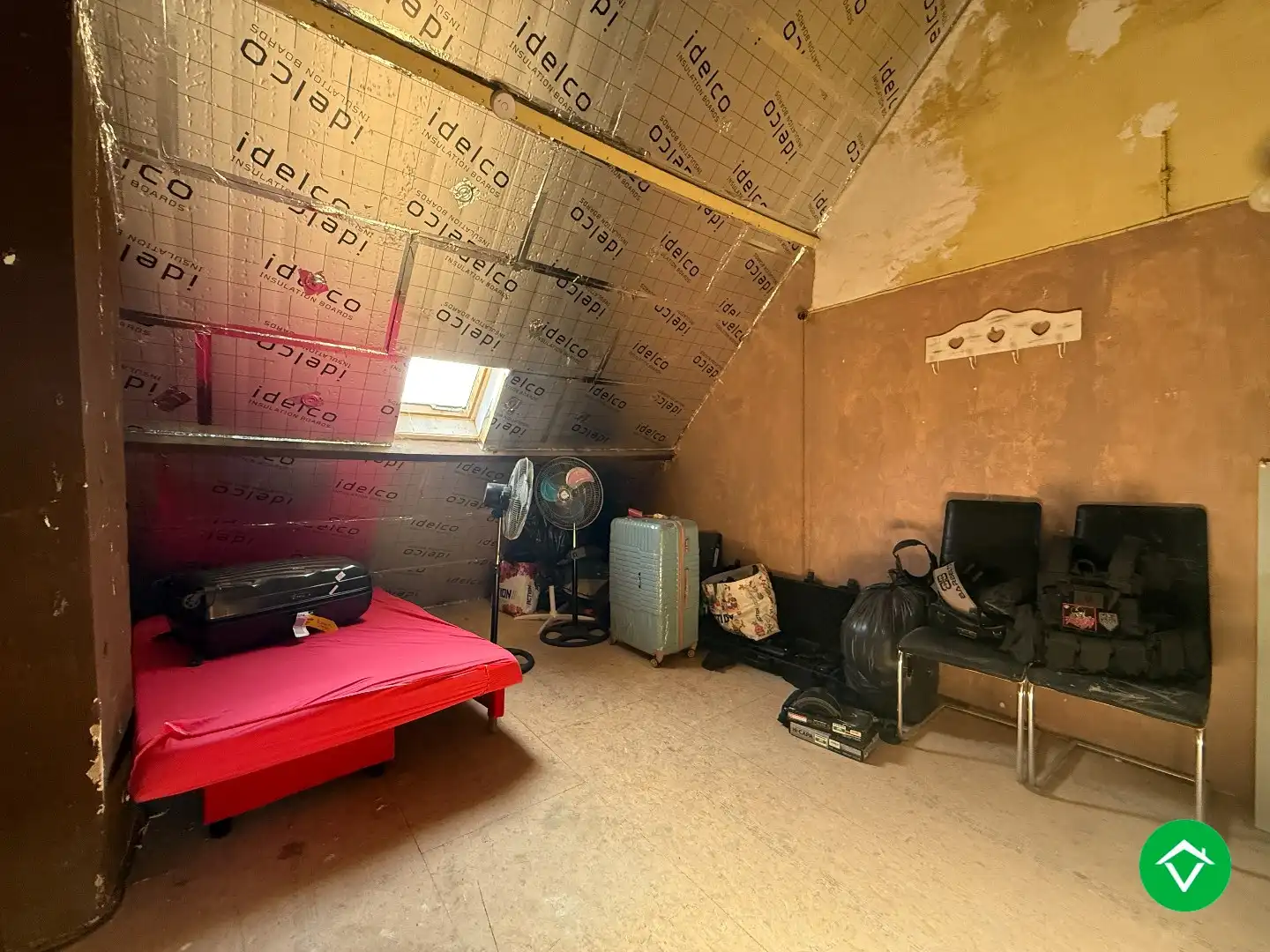 Rijwoning met 2 slaapkamers en koer te Roeselare foto 12