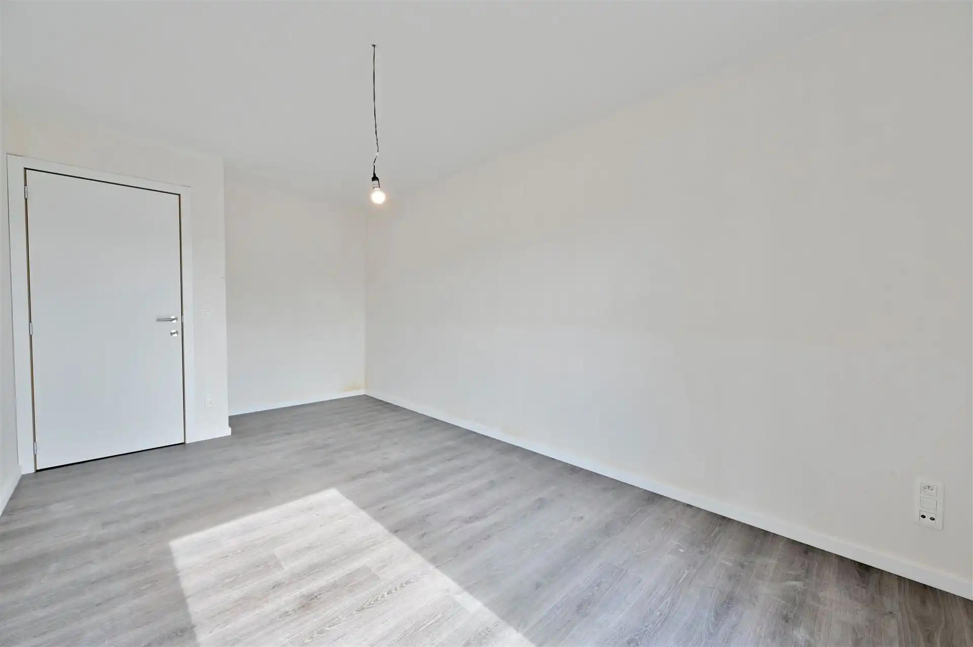 Moderne nieuwbouwwoning met 4 slpk en zonnige tuin foto 16