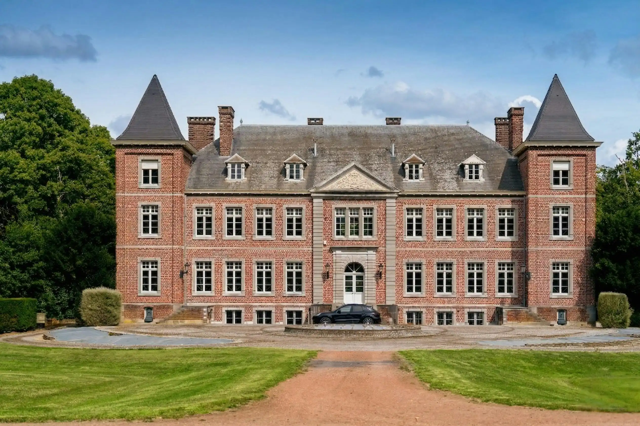 Uniek historisch kasteel op 9 hectare te koop in Geluveld foto 2