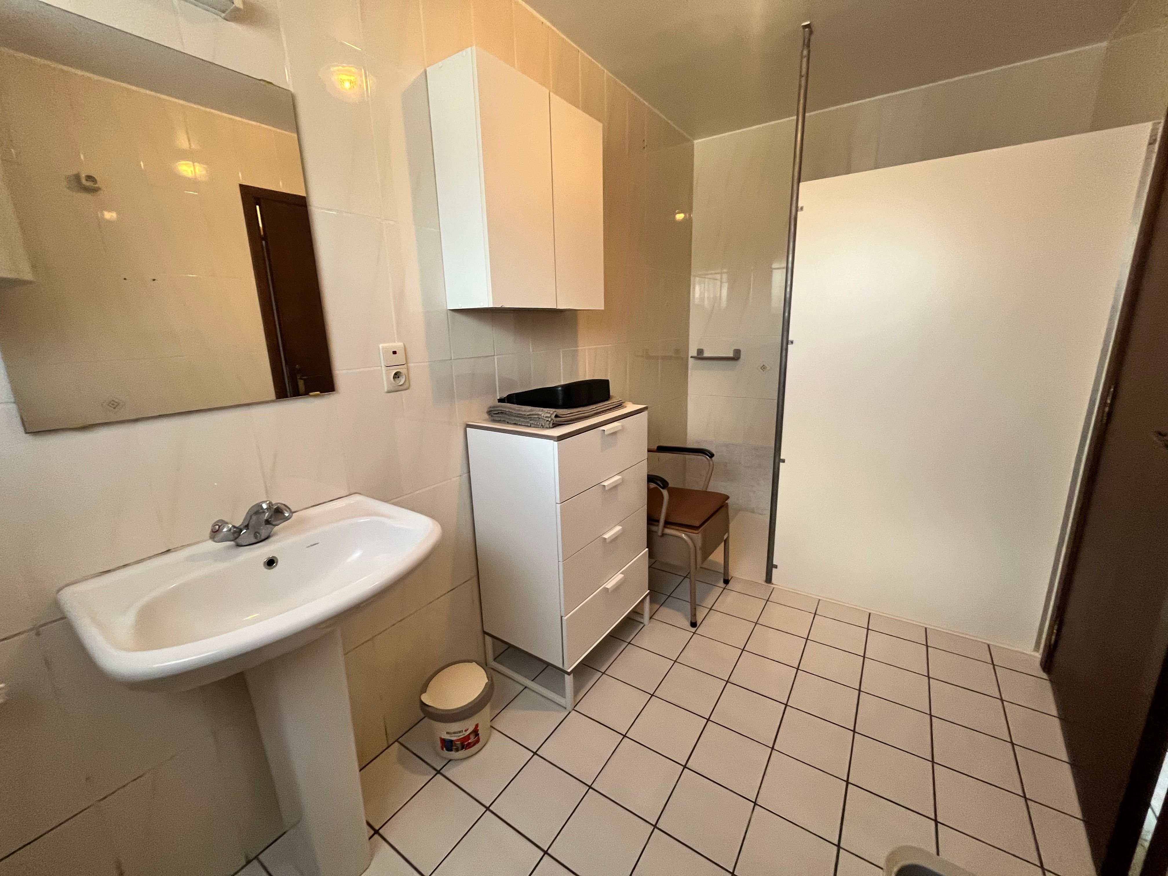 Goed onderhouden 3 slpk woning met ruime garage foto 4