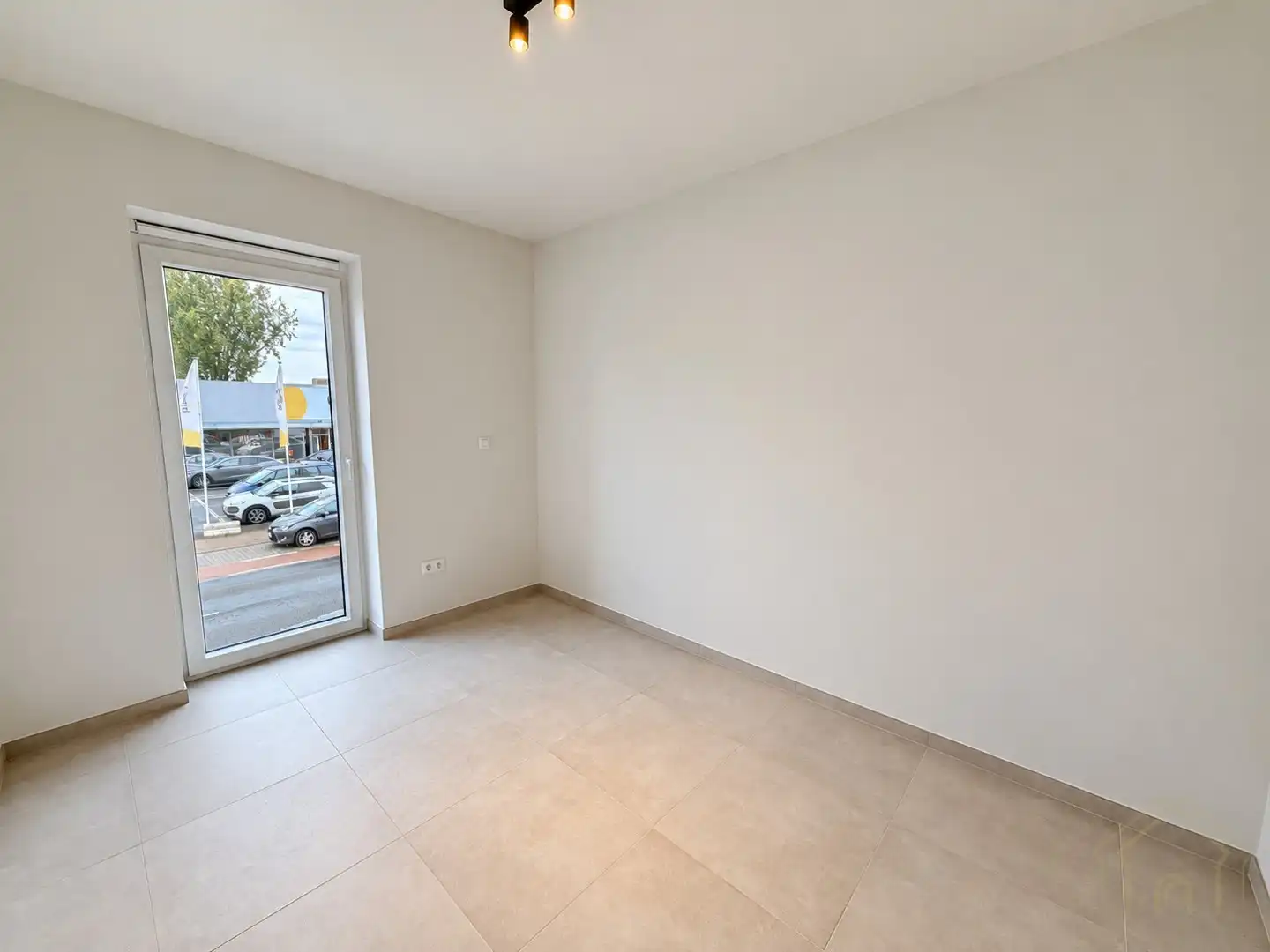 Instapklaar appartement met groot terras, verzicht, staanplaats en garage foto 8