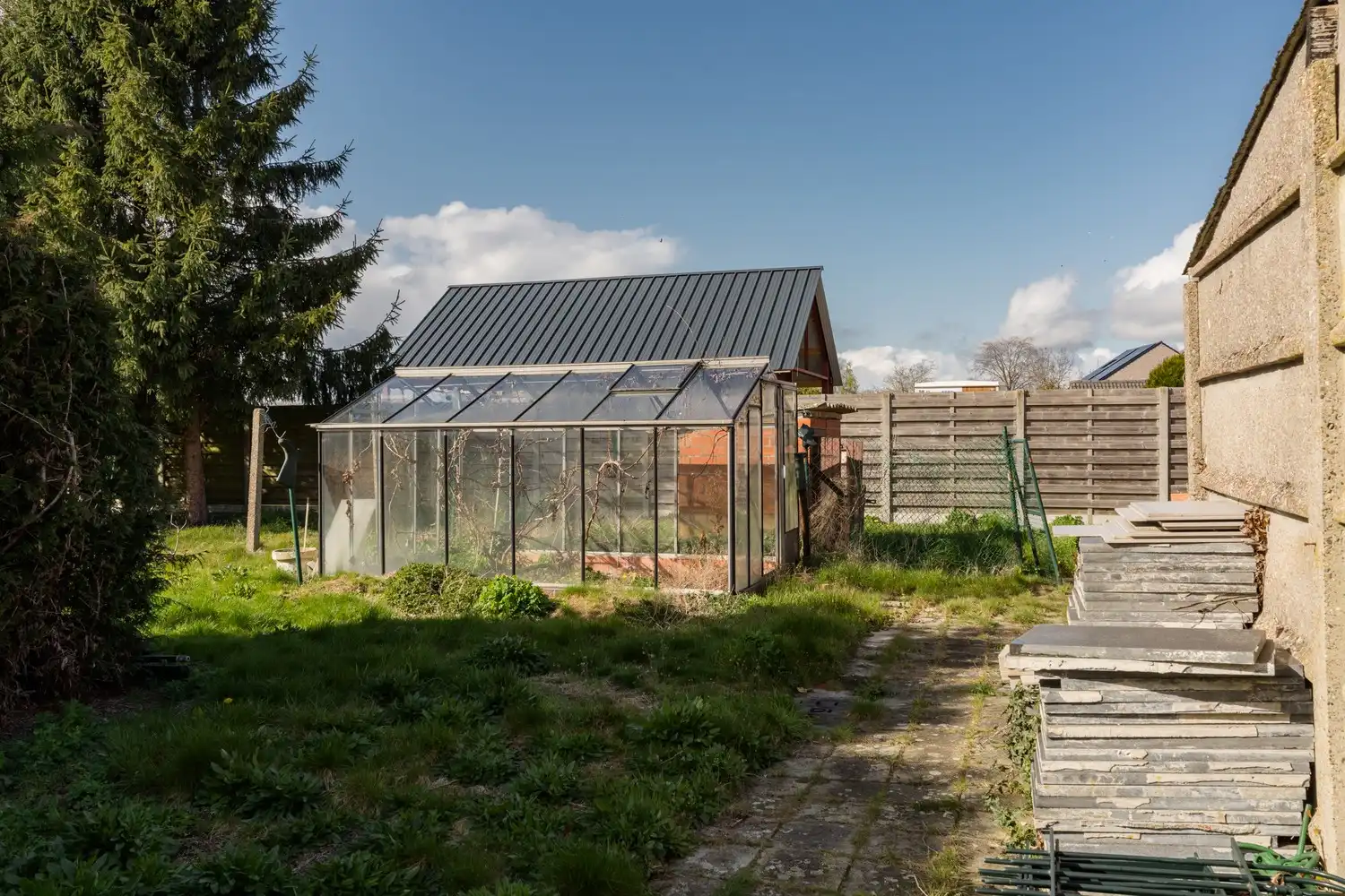 Leuke gezinswoning met 3 slaapkamers nabij de verbindingswegen foto 21