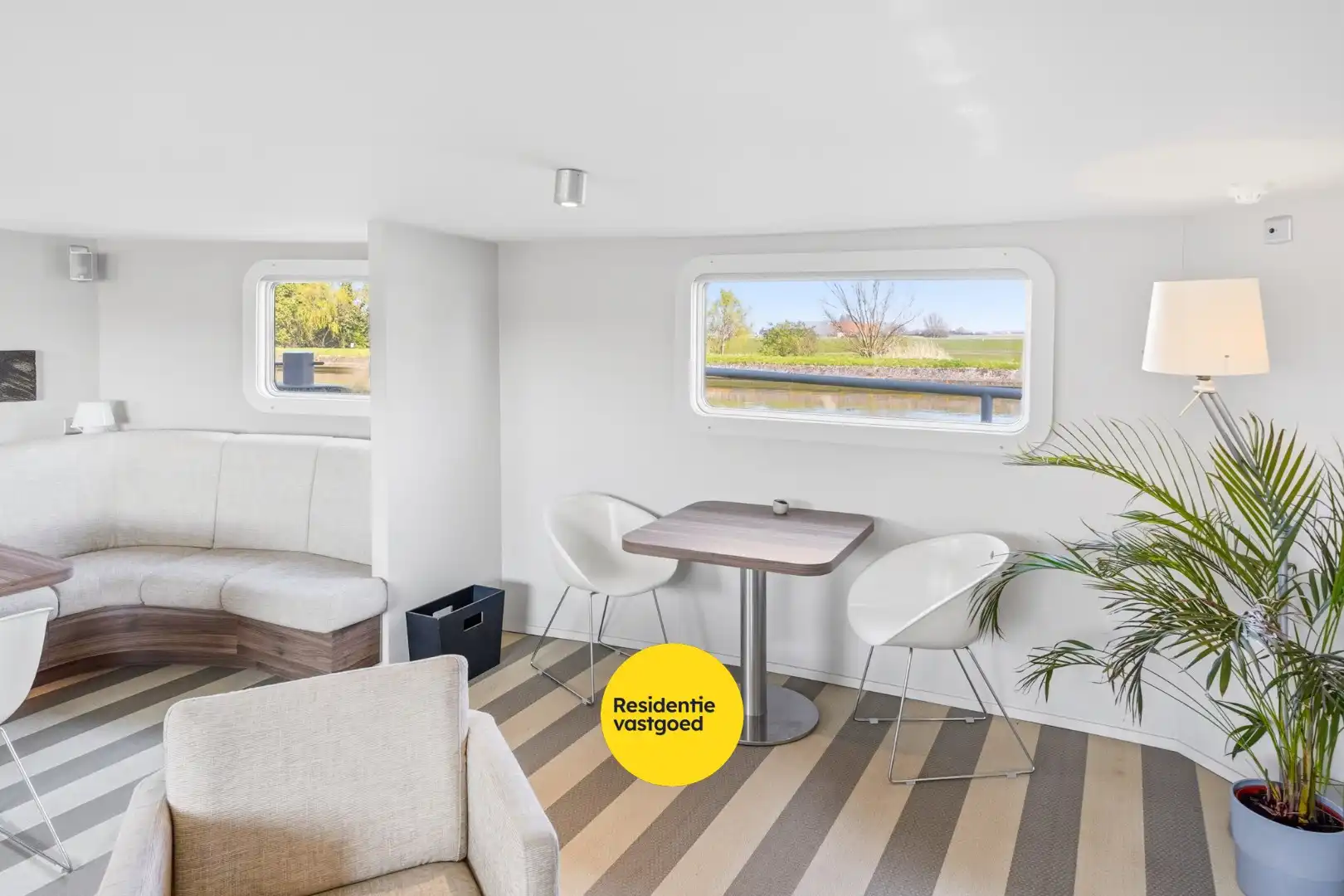 Unieke woonboot met B&B en vergunde ligplaats in Plassendale foto 40