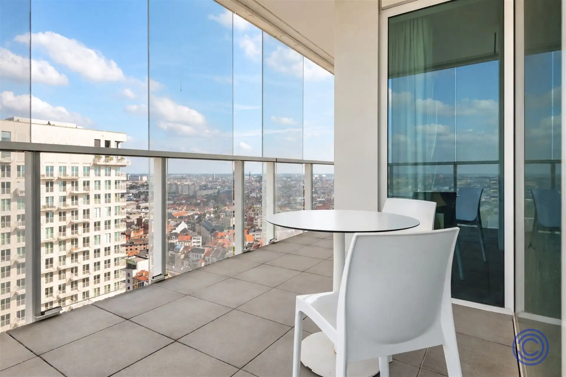 Rolstoelvriendelijk appartement op de 18de verdieping met panoramisch zicht over de dokken! foto 4