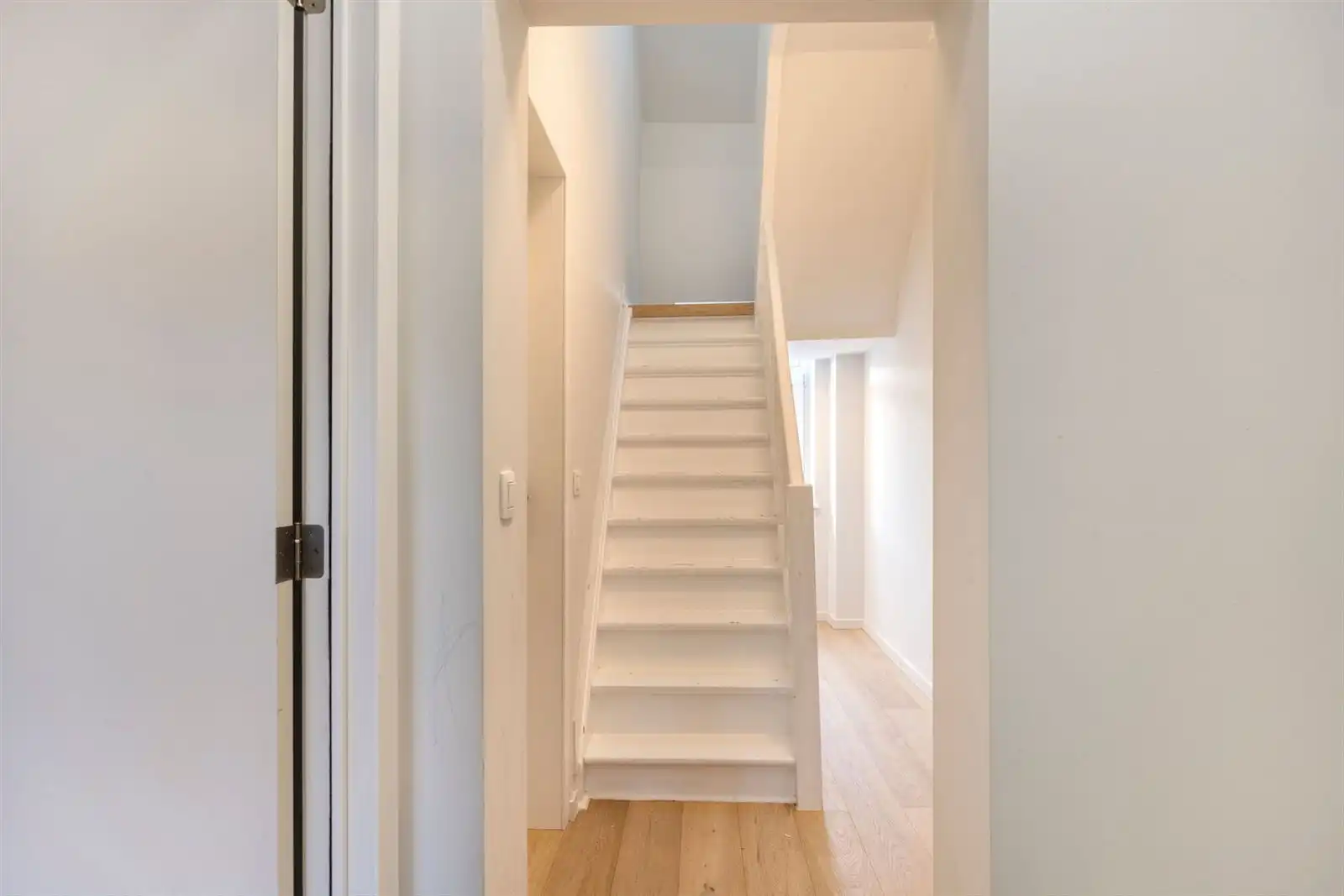 Gerenoveerde woning met 4 slaapkamers en tuin foto 11