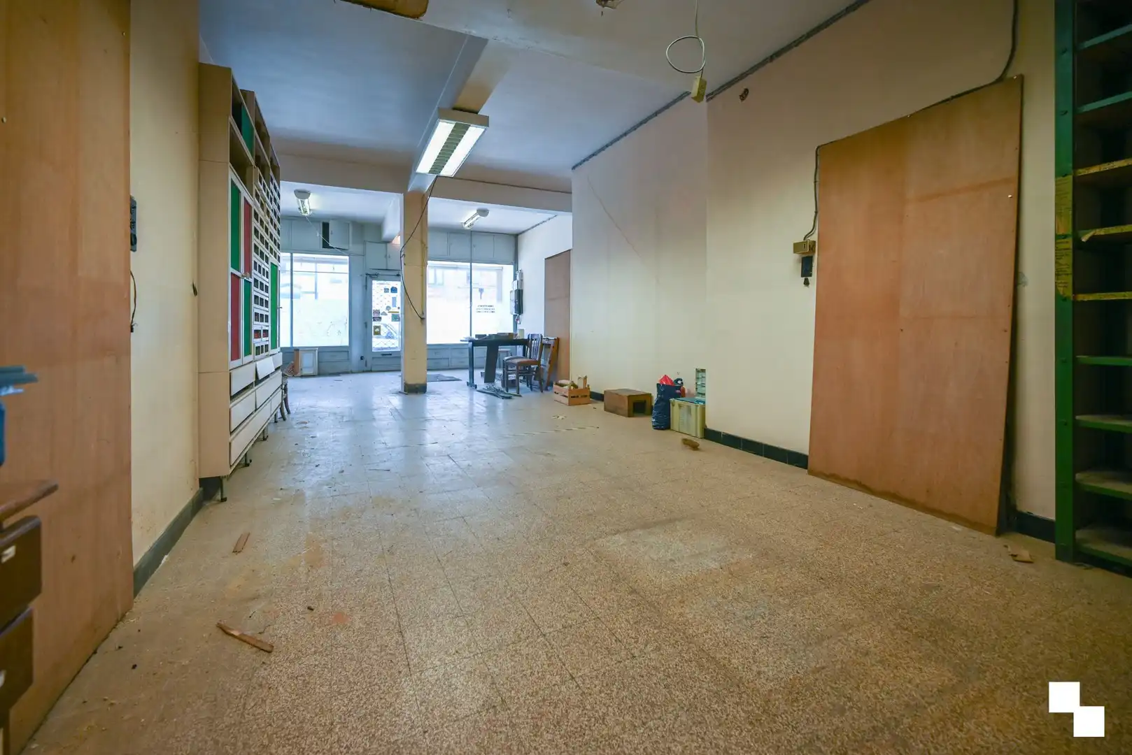 Handelspand met opslagruimte en kelder op toplocatie te Kortrijk foto 12
