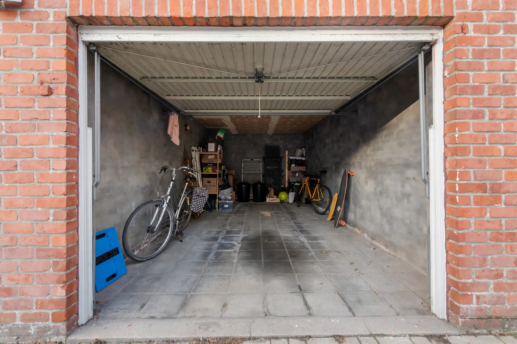 Lichtrijk 2-slaapkamerappartement met terras en garage foto 26