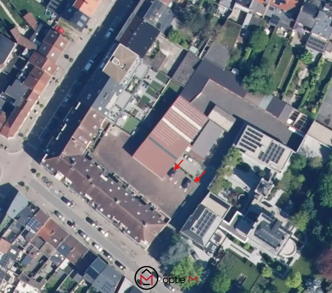 Staanplaats nabij het station van Hasselt foto 5