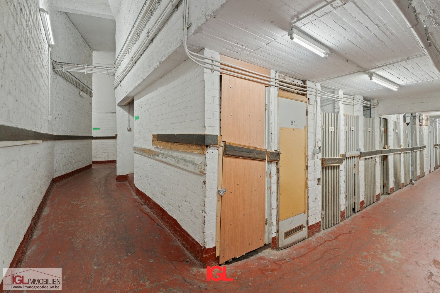 2-slaapkamer appartement te koop met prachtig ver zicht aan de vijvers van Anderlecht foto 15