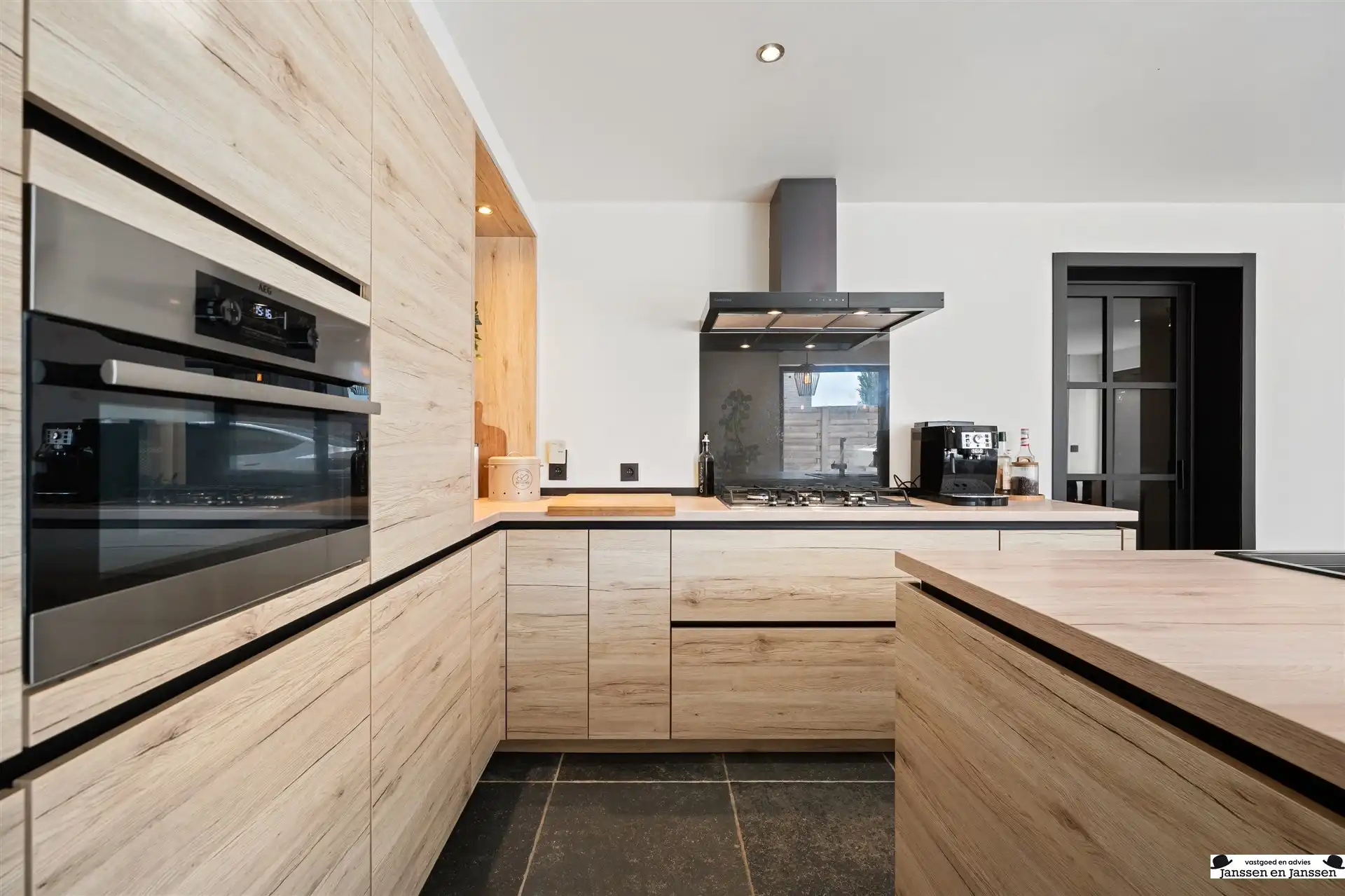 Instapklare gezinswoning met tuin nabij Brugge foto 4