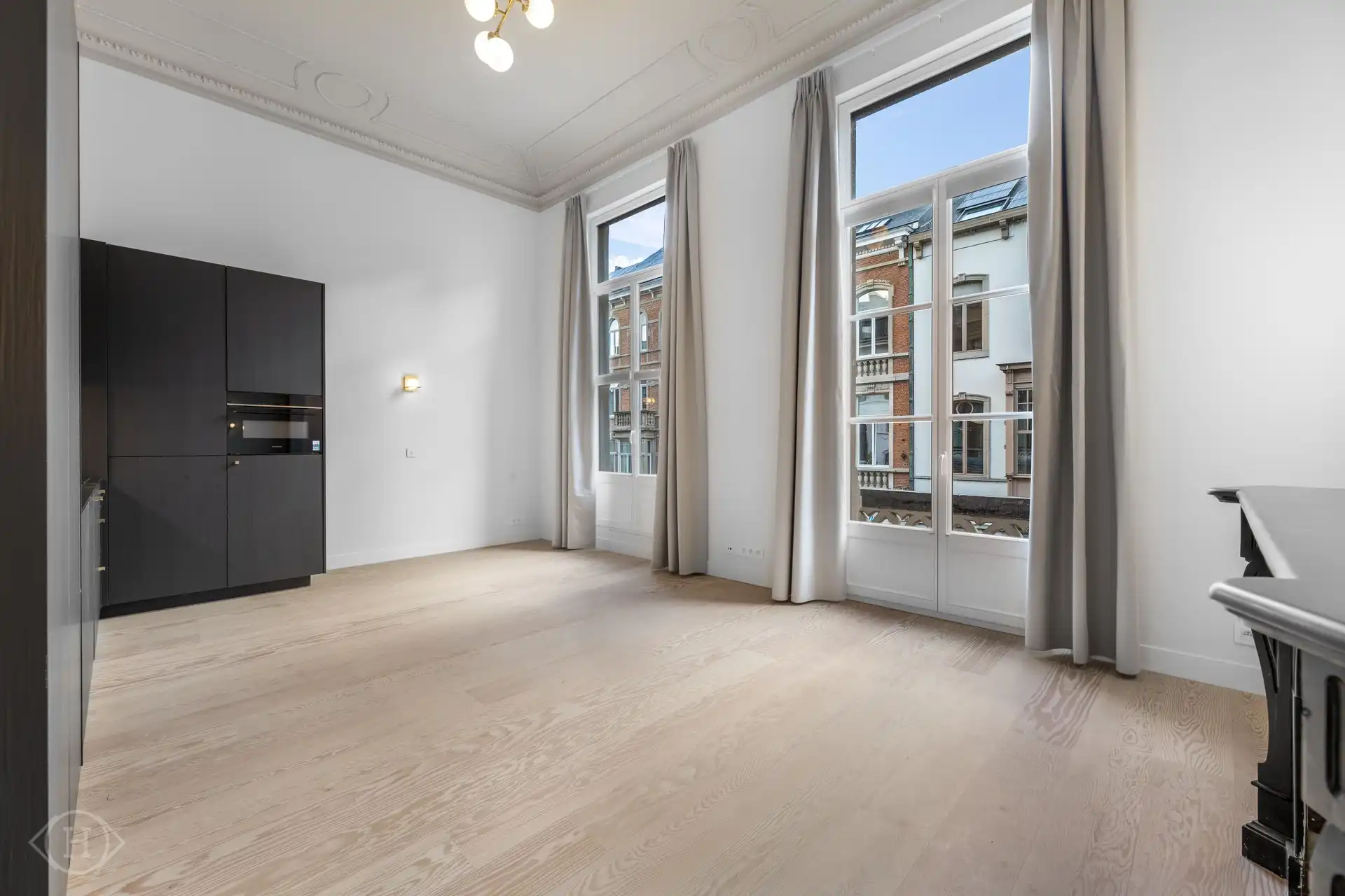 Exclusieve studio met balkon op Bondgenotenlaan foto {{pictureIndex}}