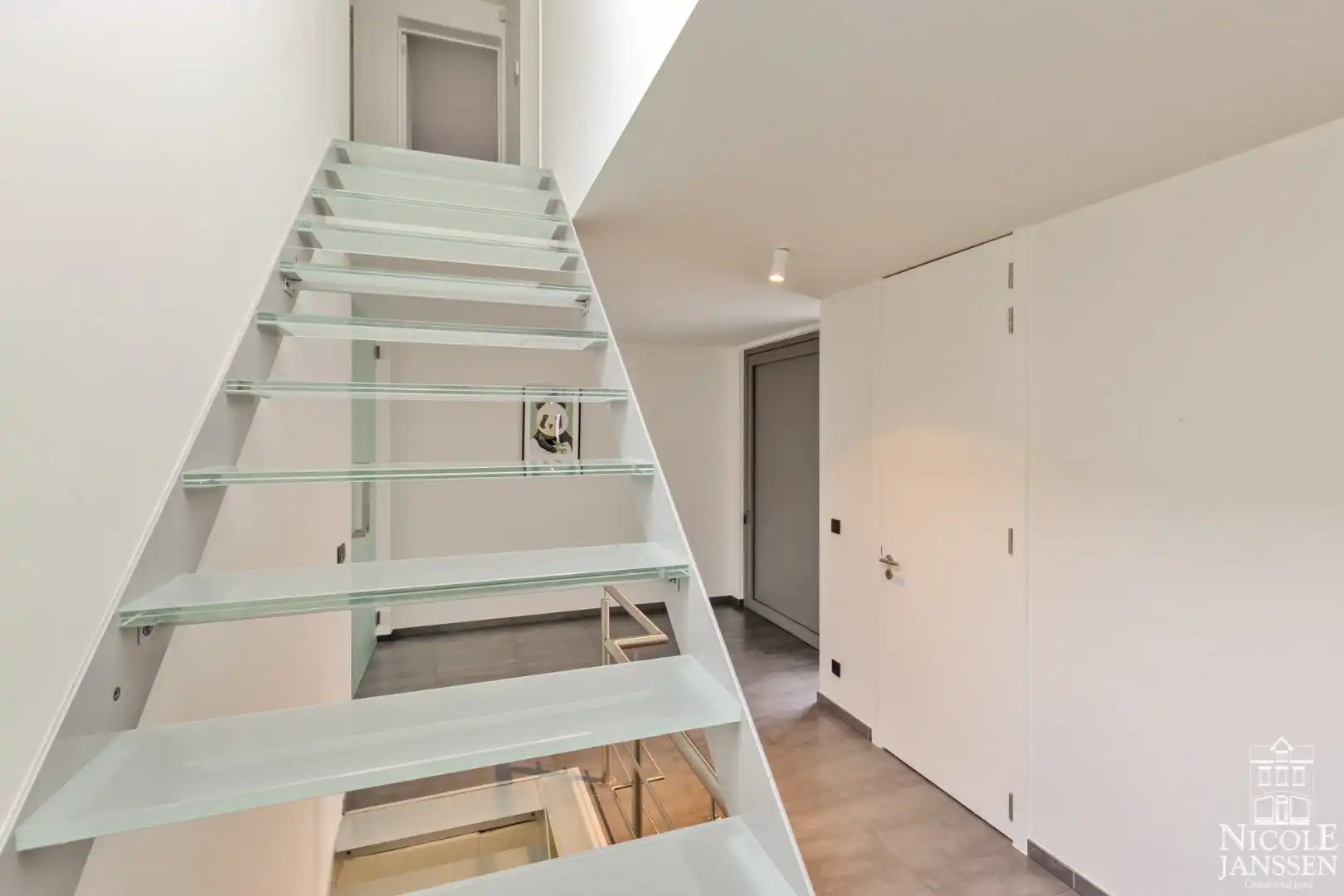 Energiezuinige moderne woning met zonnepanelen en ingesloten tuin foto 12