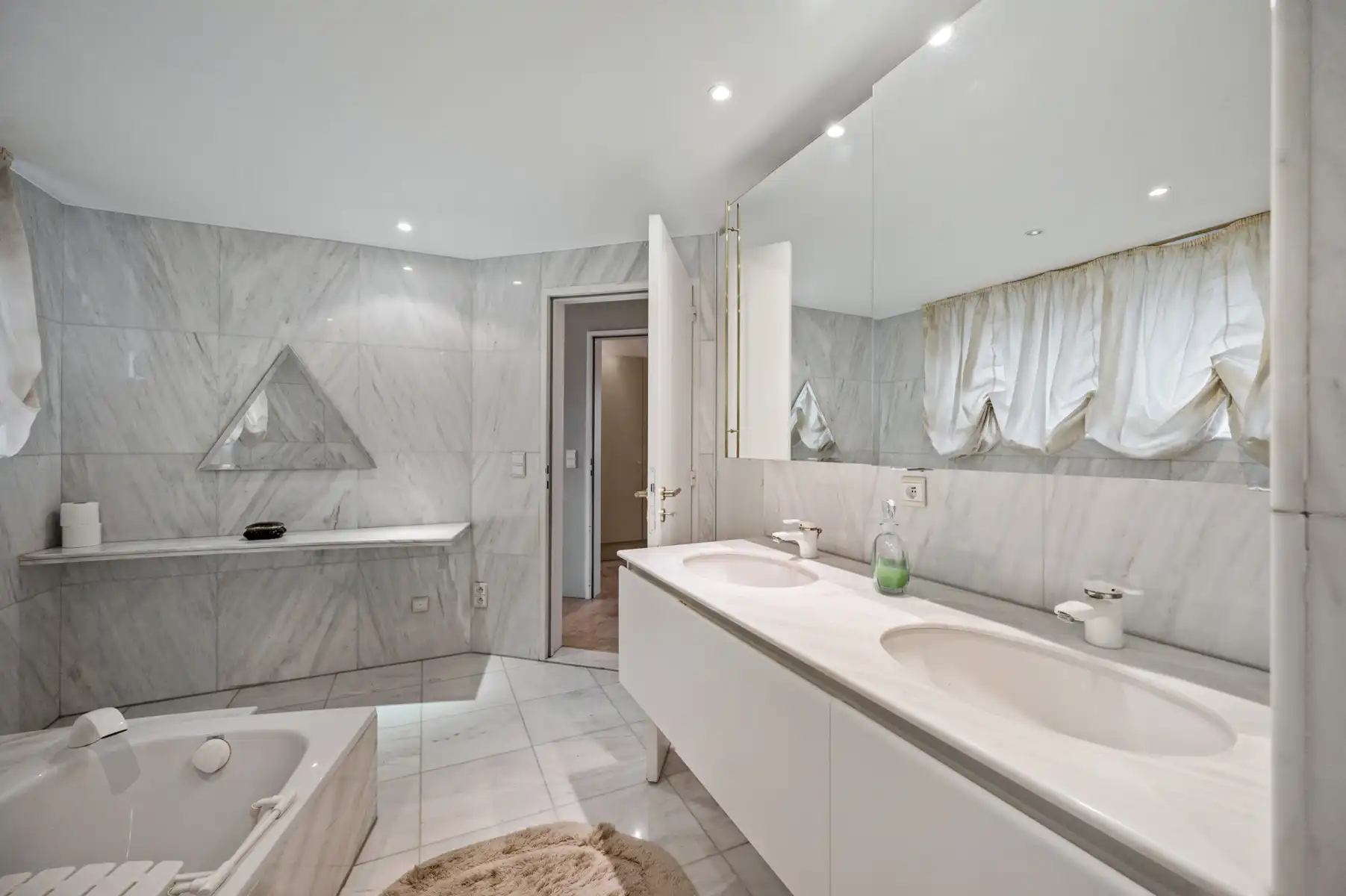 Ruim duplex appartement in het centrum van Schilde foto 19