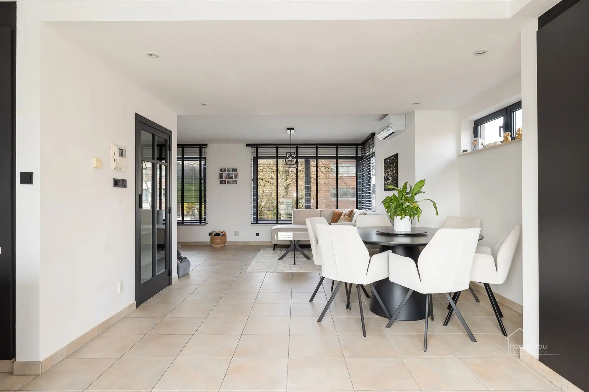 Gerenoveerd duplexappartement met privé-ingang en terras foto 4