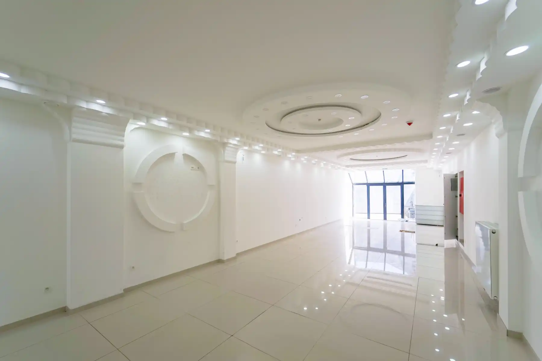 Recent volledig gerenoveerd handelspand (+-280m²) in Sleepstraat TE HUUR met een moderne uitstraling. foto 6