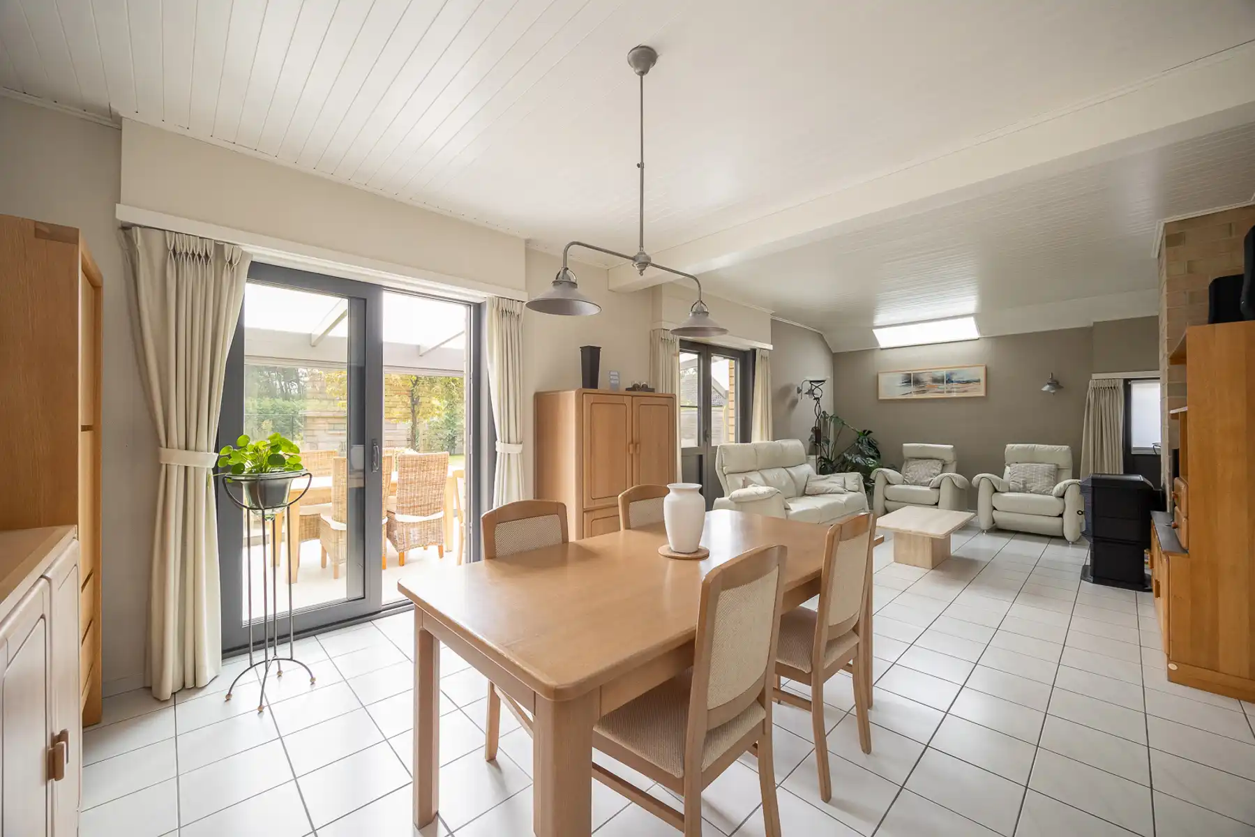 Laagbouwwoning met 3 slaapkamers, veranda, garage, zolder en prachtig open zicht in Wuustwezel. foto 8