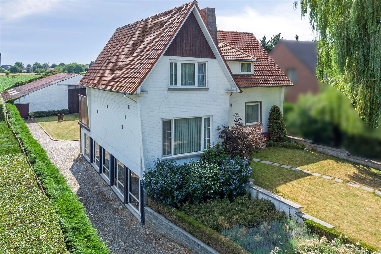 Uniek perceel van 11a42ca met woning en achterliggende loods op toplocatie in Aldeneik – Maaseik.  foto 2