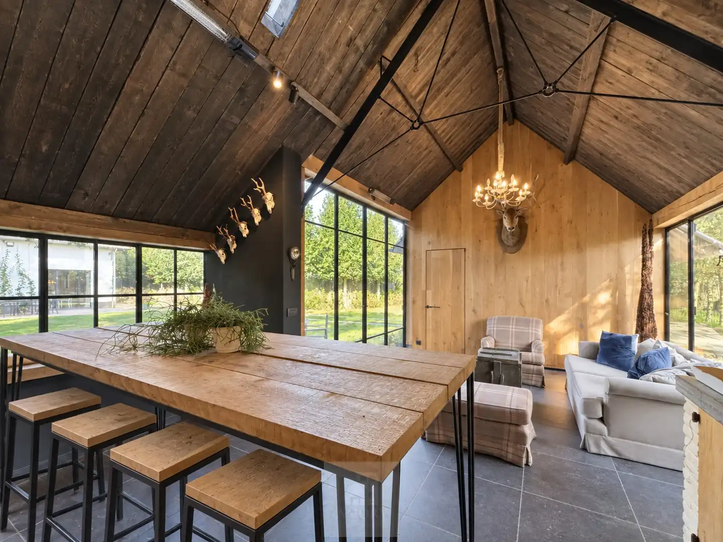 Hoogwaardig gerenoveerde villa op ruim perceel met uniek bijgebouw foto 12