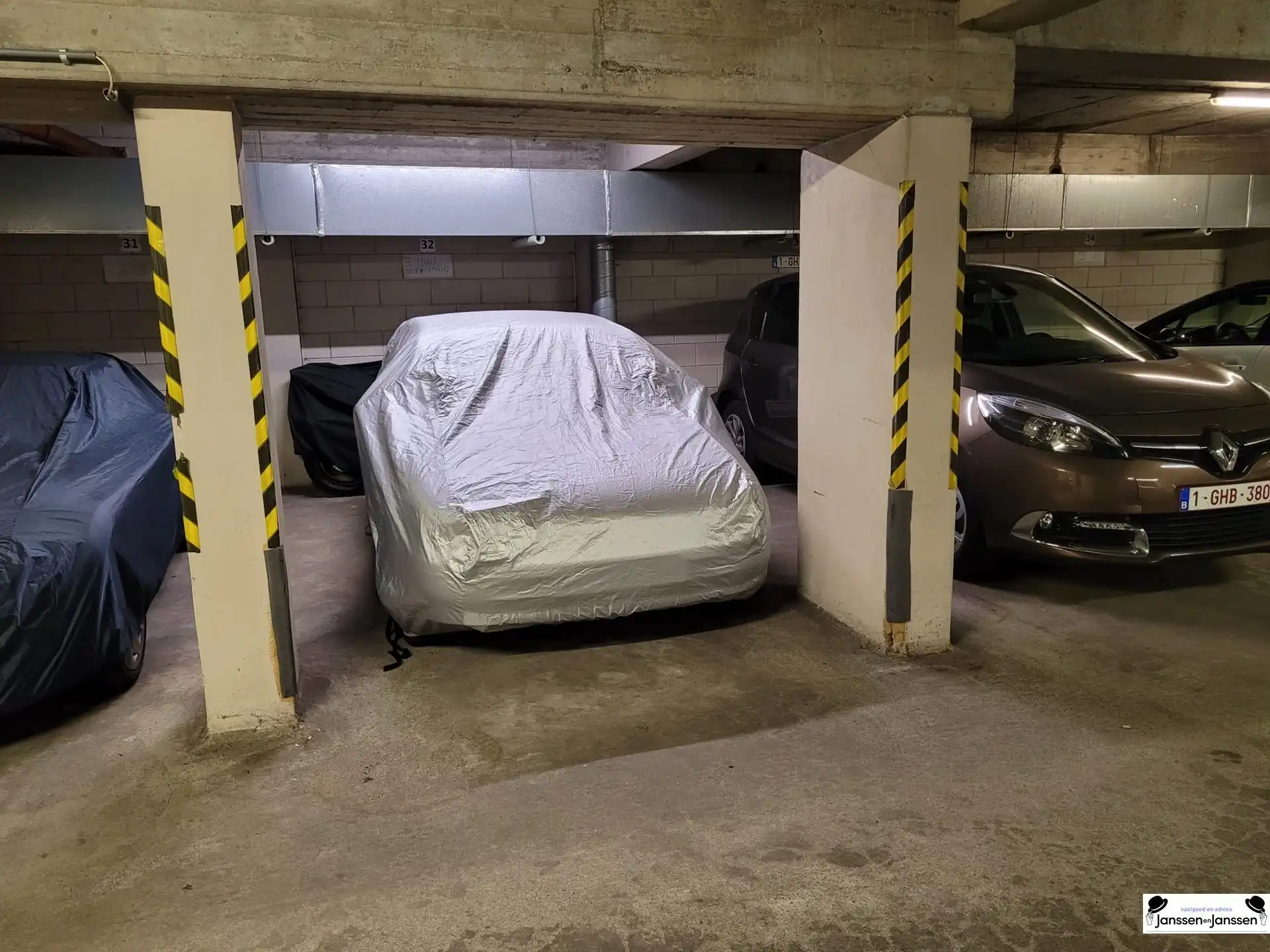 Overdekte autostaanplaats te Bredabaan Brasschaat foto 2