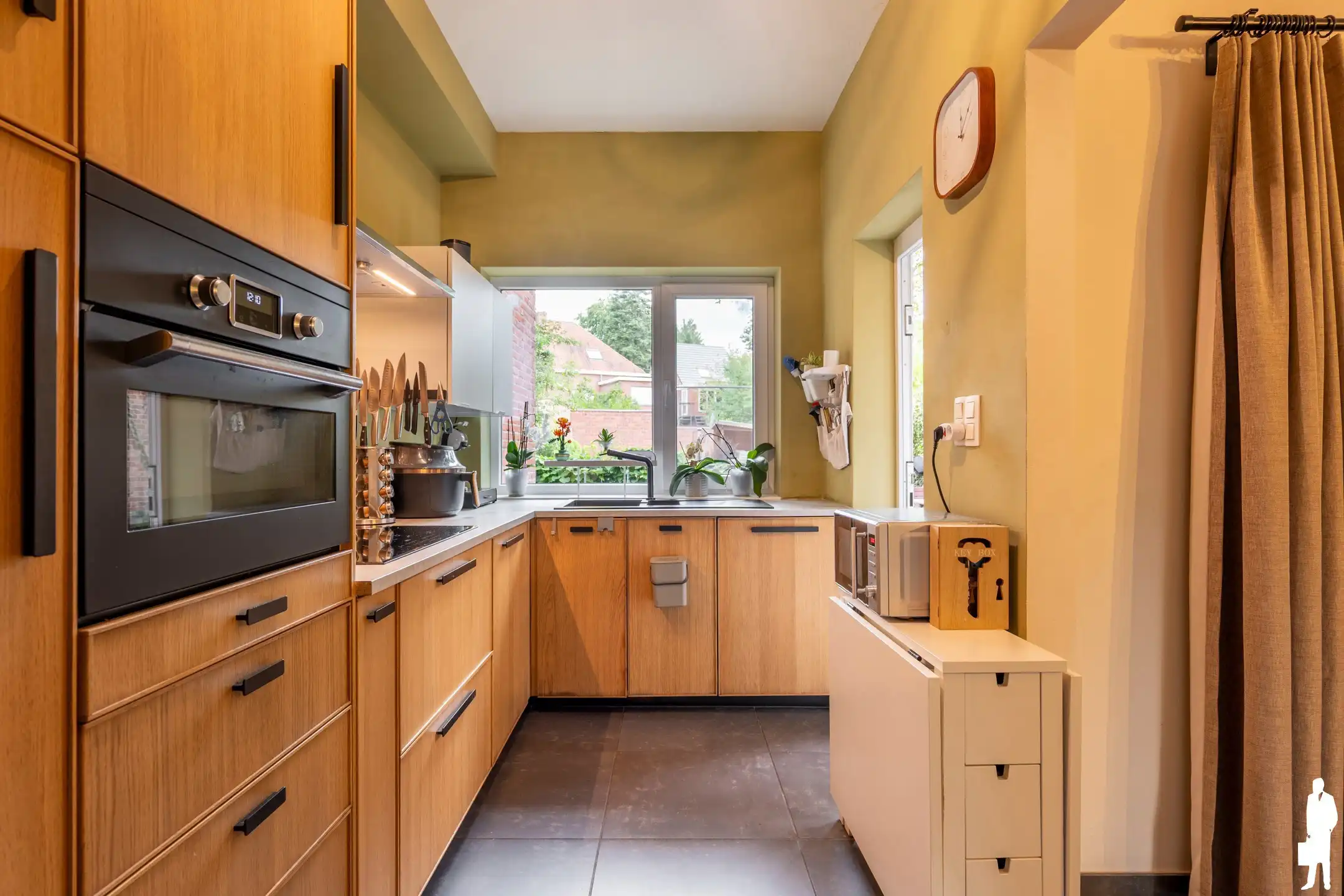 Gelijkvloers app. van ca. 110 m² met 2 slpks en staanplaats foto 10