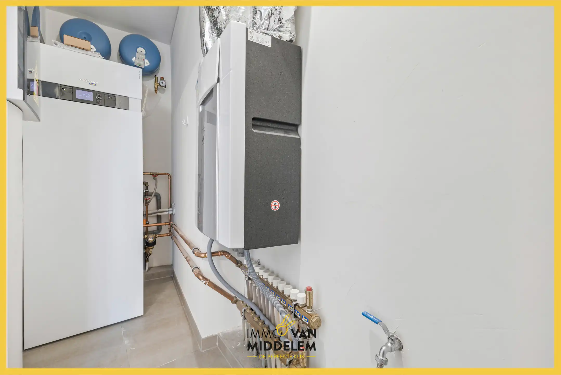 INSTAPKLAAR APPARTEMENT MET 2 SLPKS, 2 TERRASSEN EN GARAGE foto 17