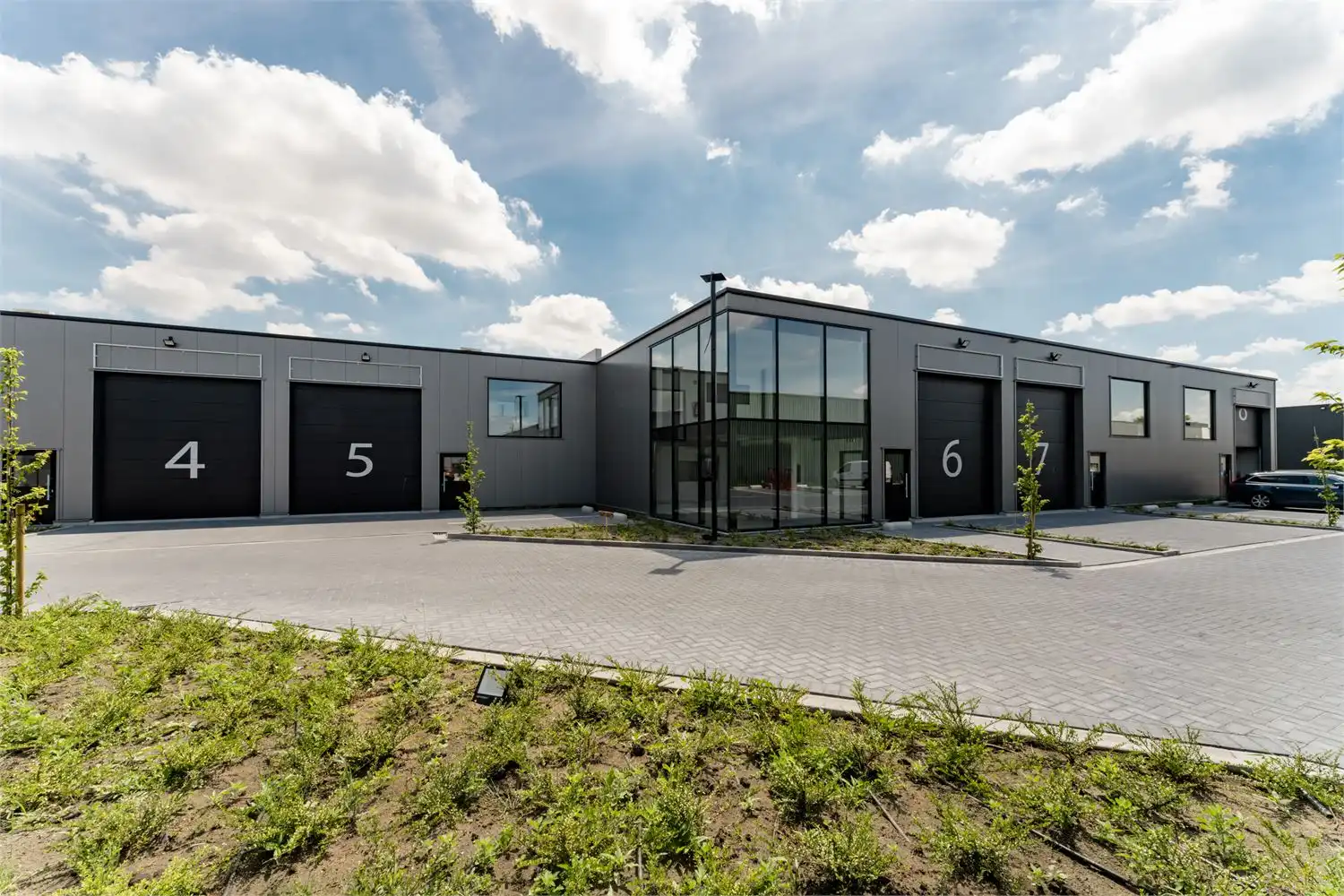 Recente bedrijfsunit met kantoor en kantine foto 41