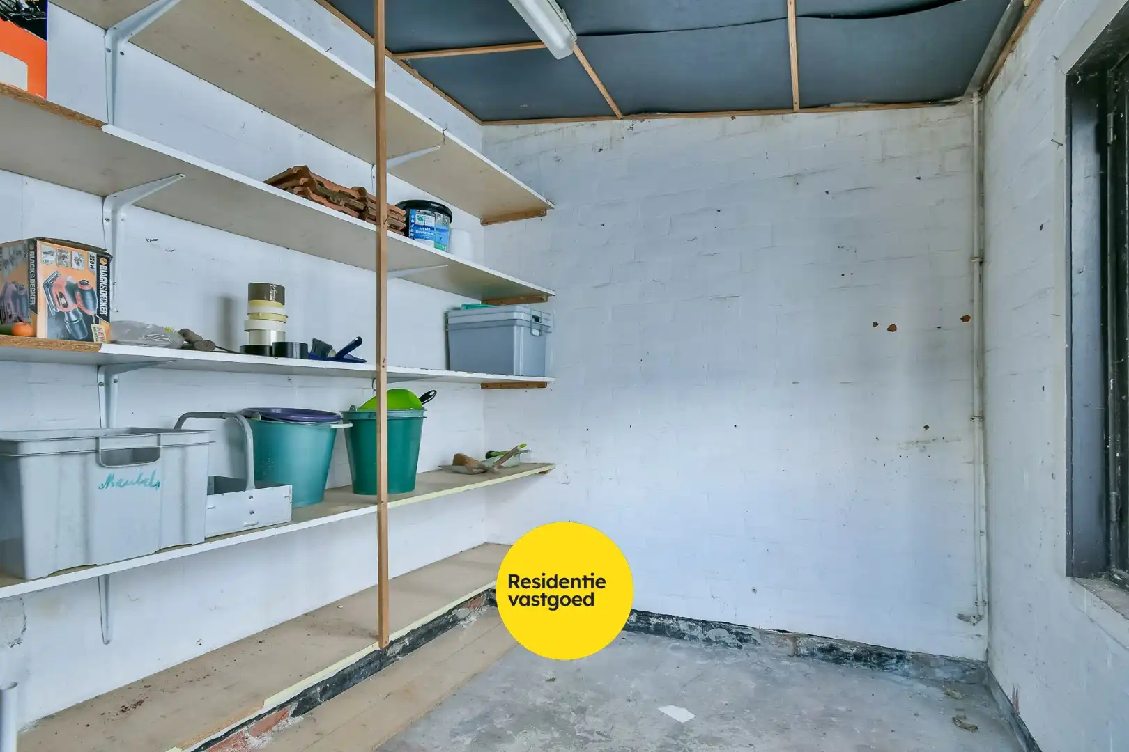 Te renoveren woning in hartje Torhout! foto 23